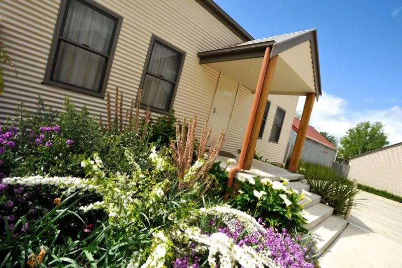 Property building in Millthorpe Motel
