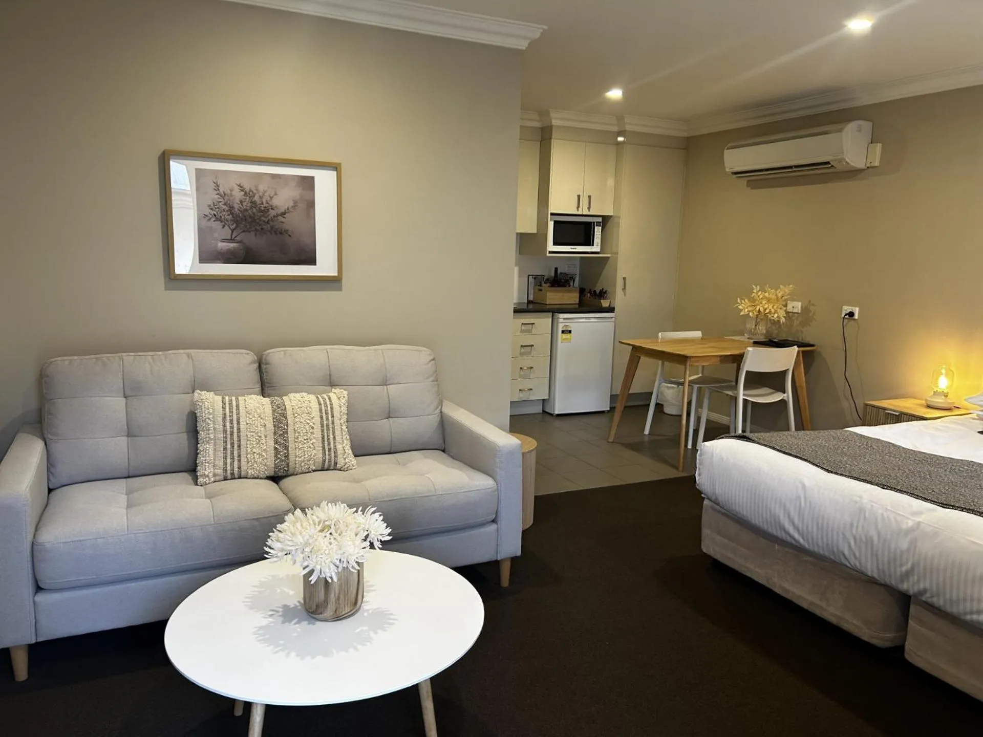 Bed in Millthorpe Motel