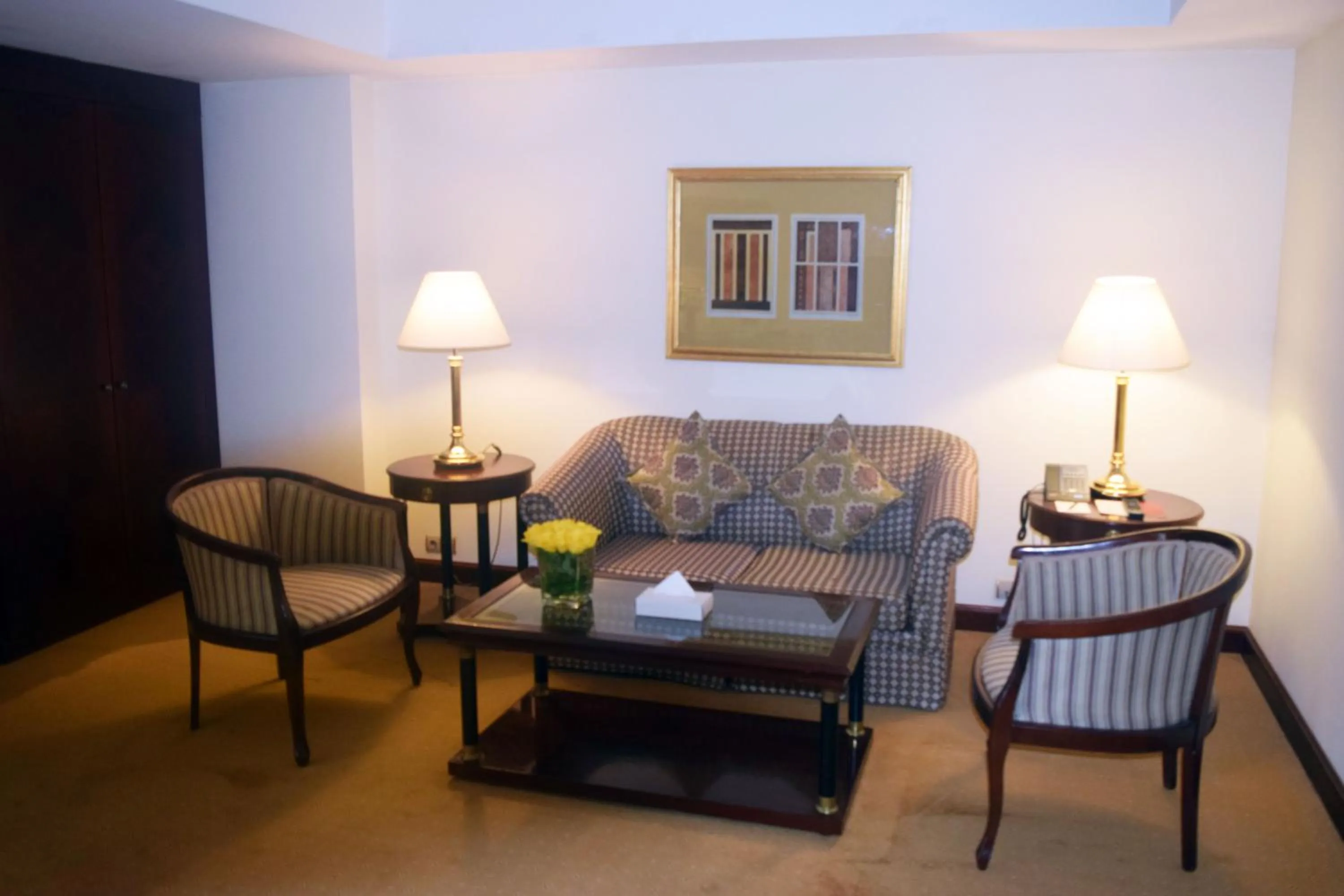 Living room in New Madinah Hotel