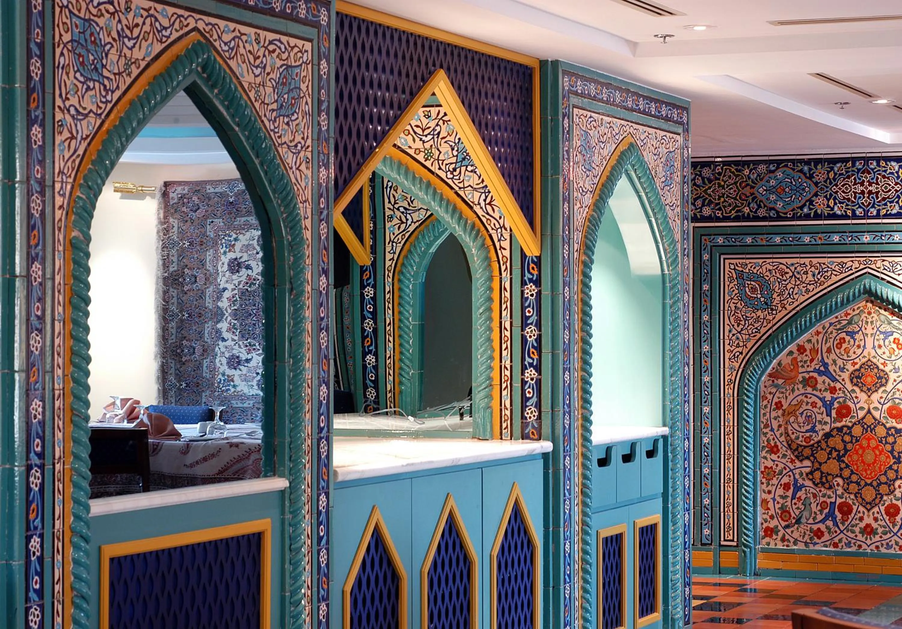 Restaurant/places to eat in New Madinah Hotel