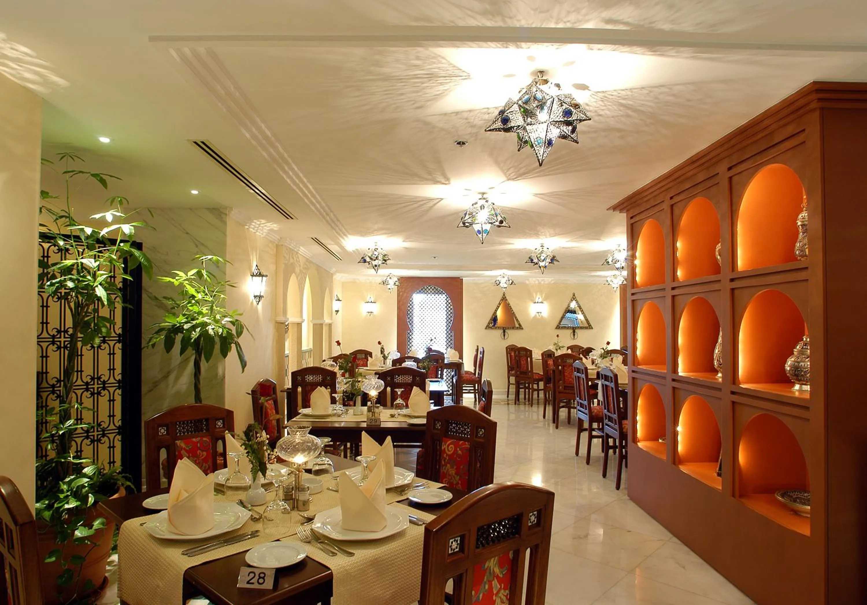 Restaurant/places to eat in New Madinah Hotel