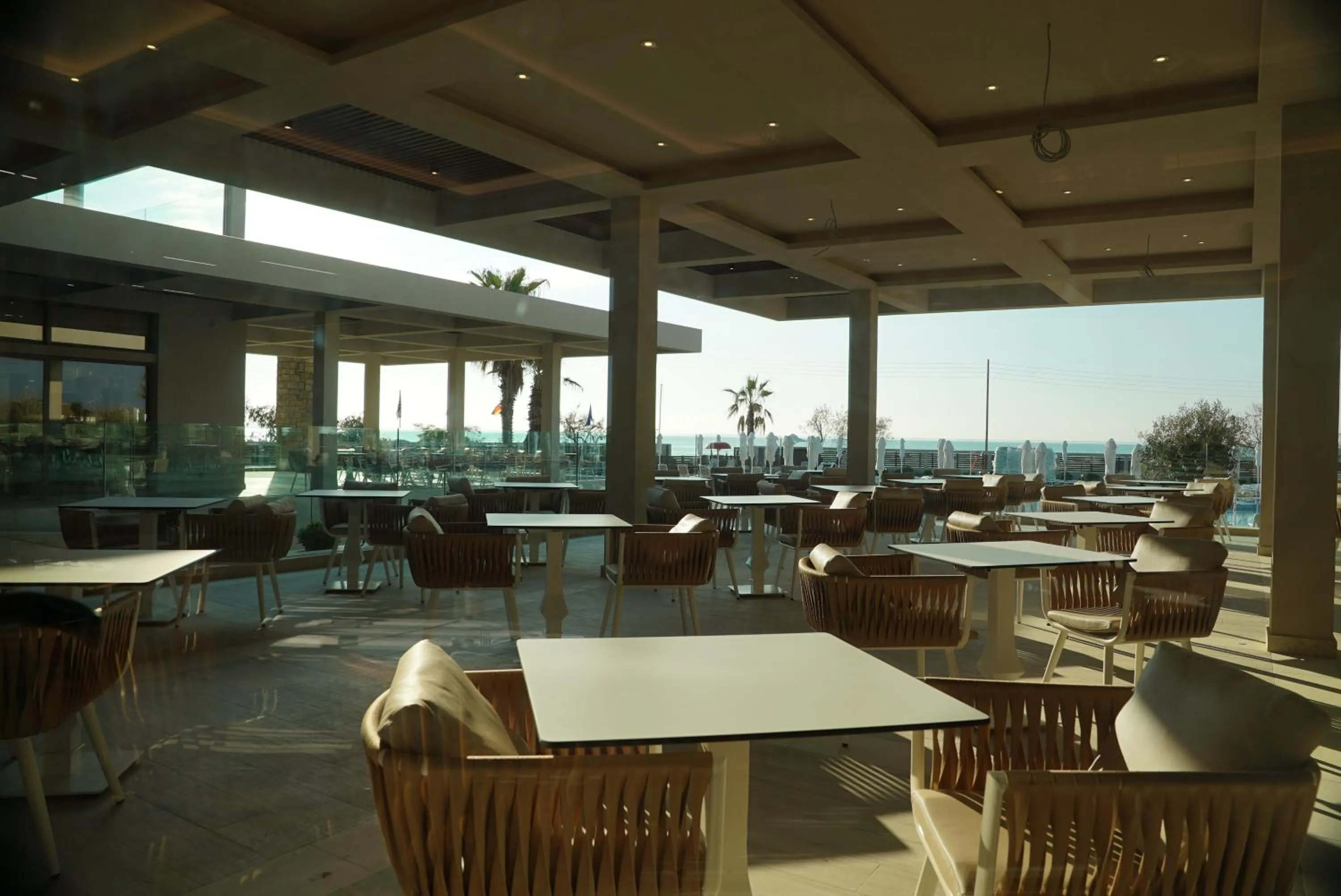 Restaurant/places to eat in Almyros Beach