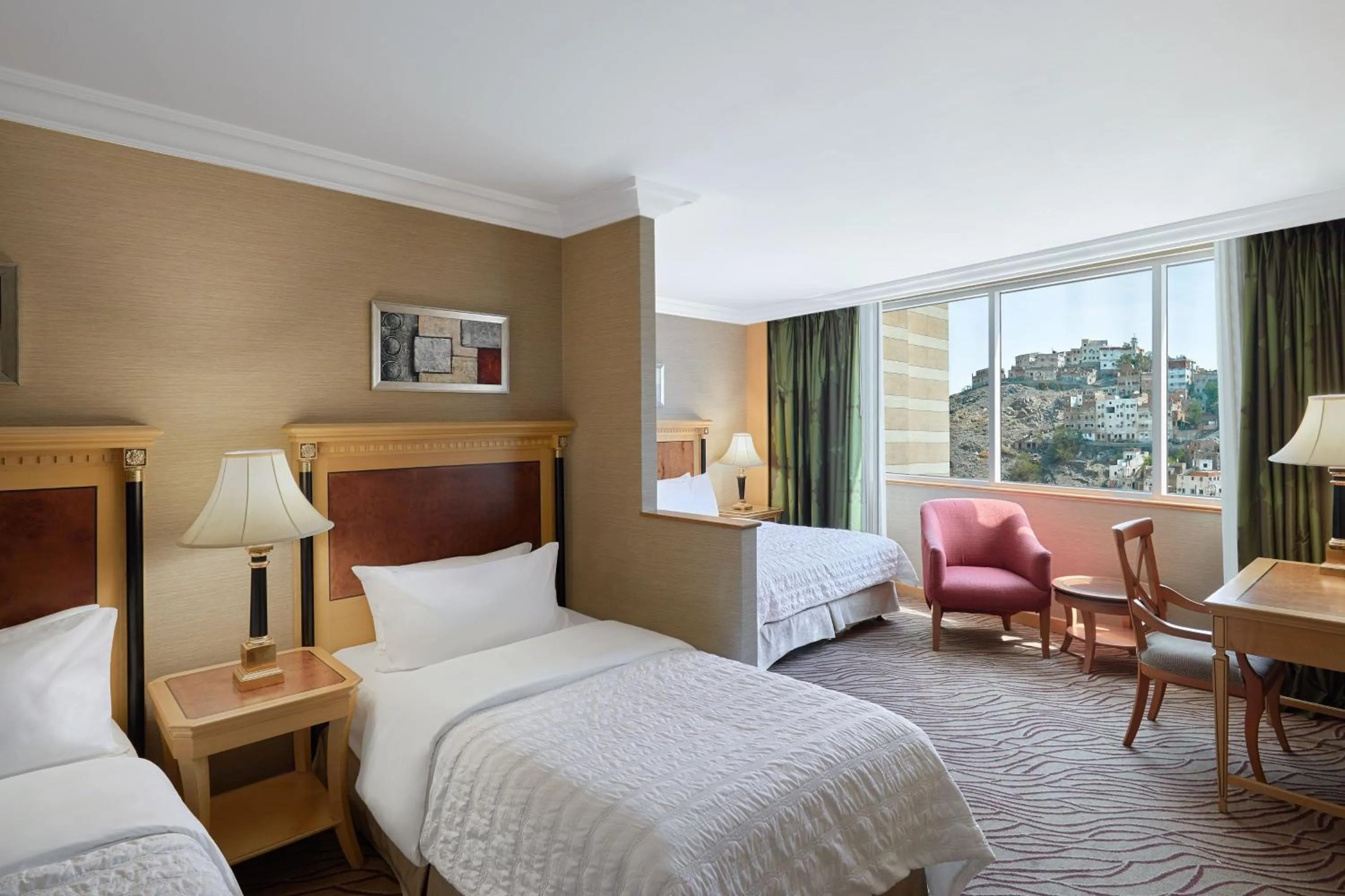 Bedroom, Bed in Le Meridien Makkah