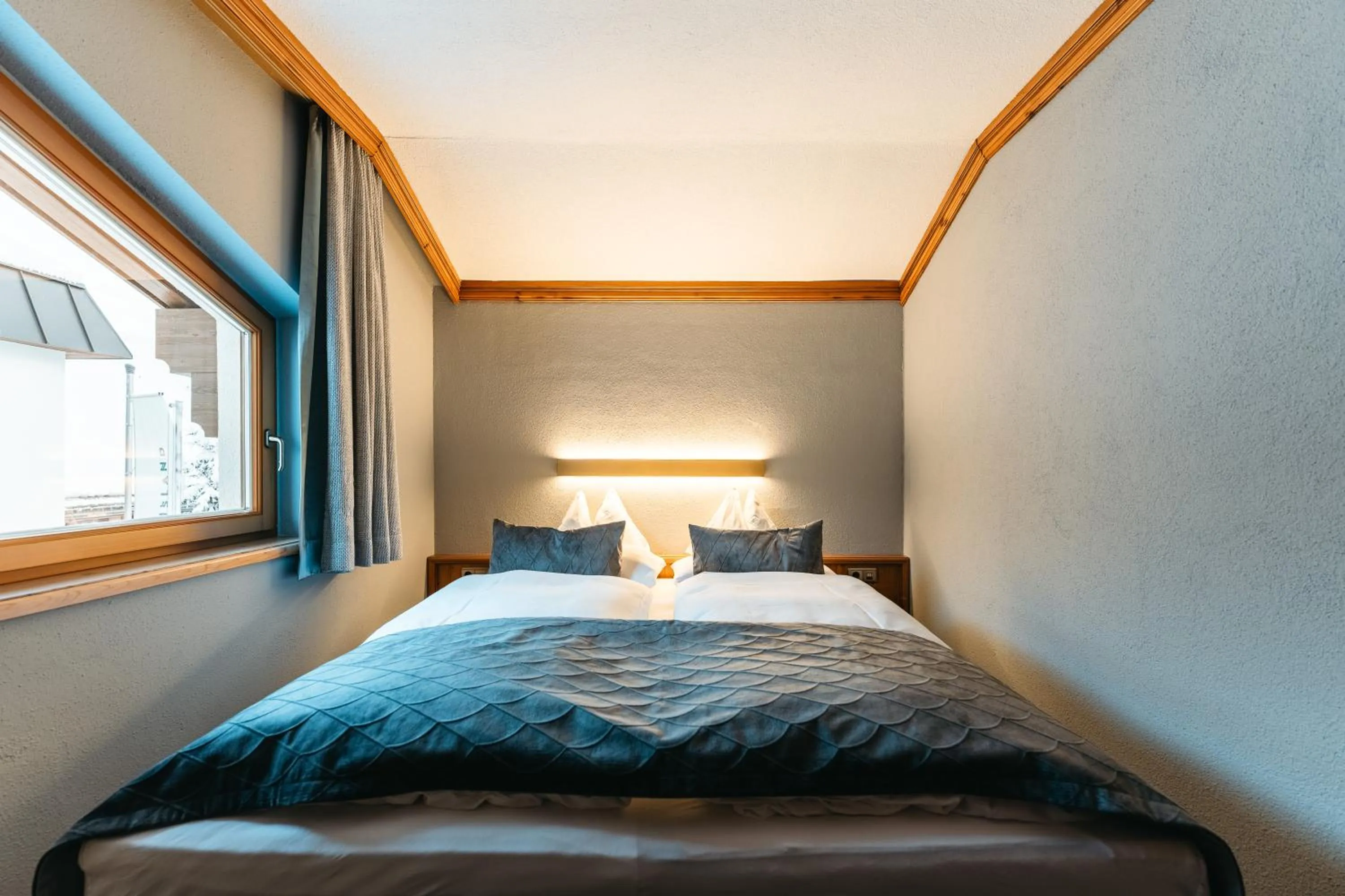 Bedroom, Bed in Hotel Maiensee