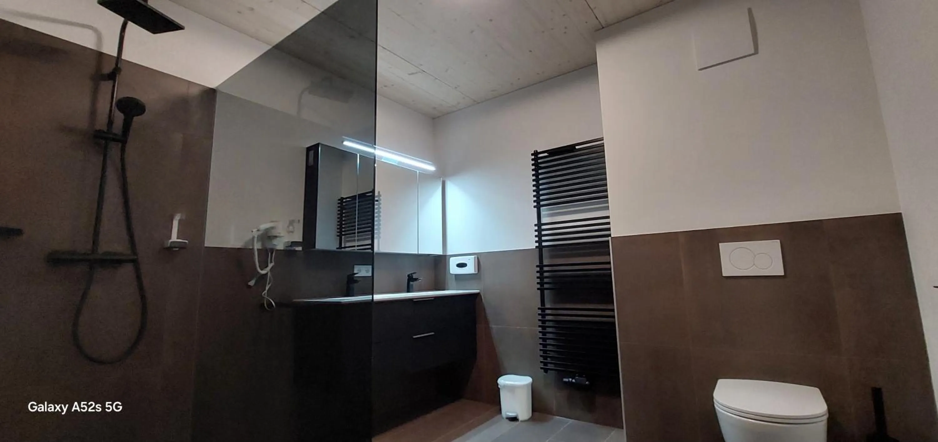 Shower in Pension Irlingerhof