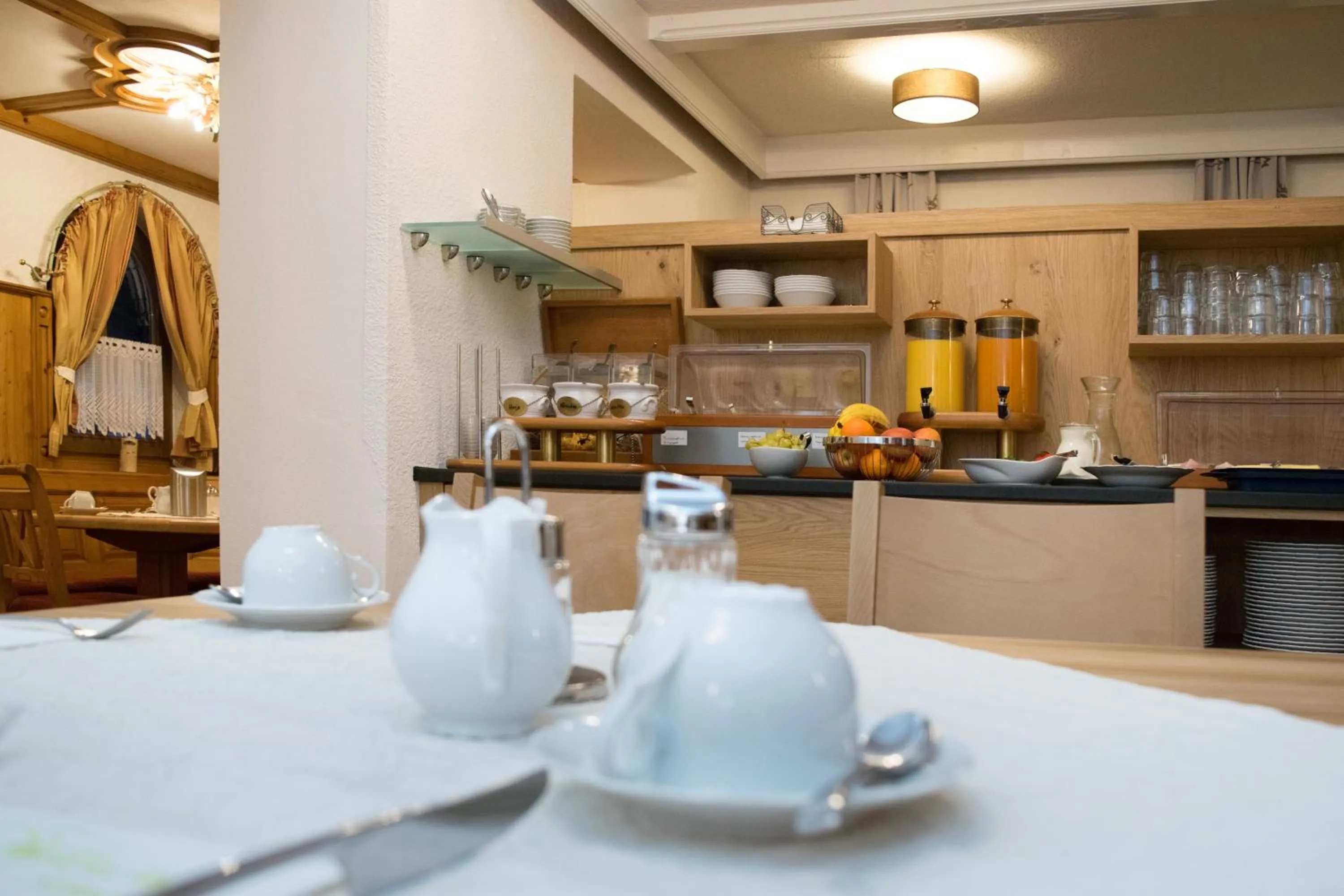 Buffet breakfast in Pension Irlingerhof