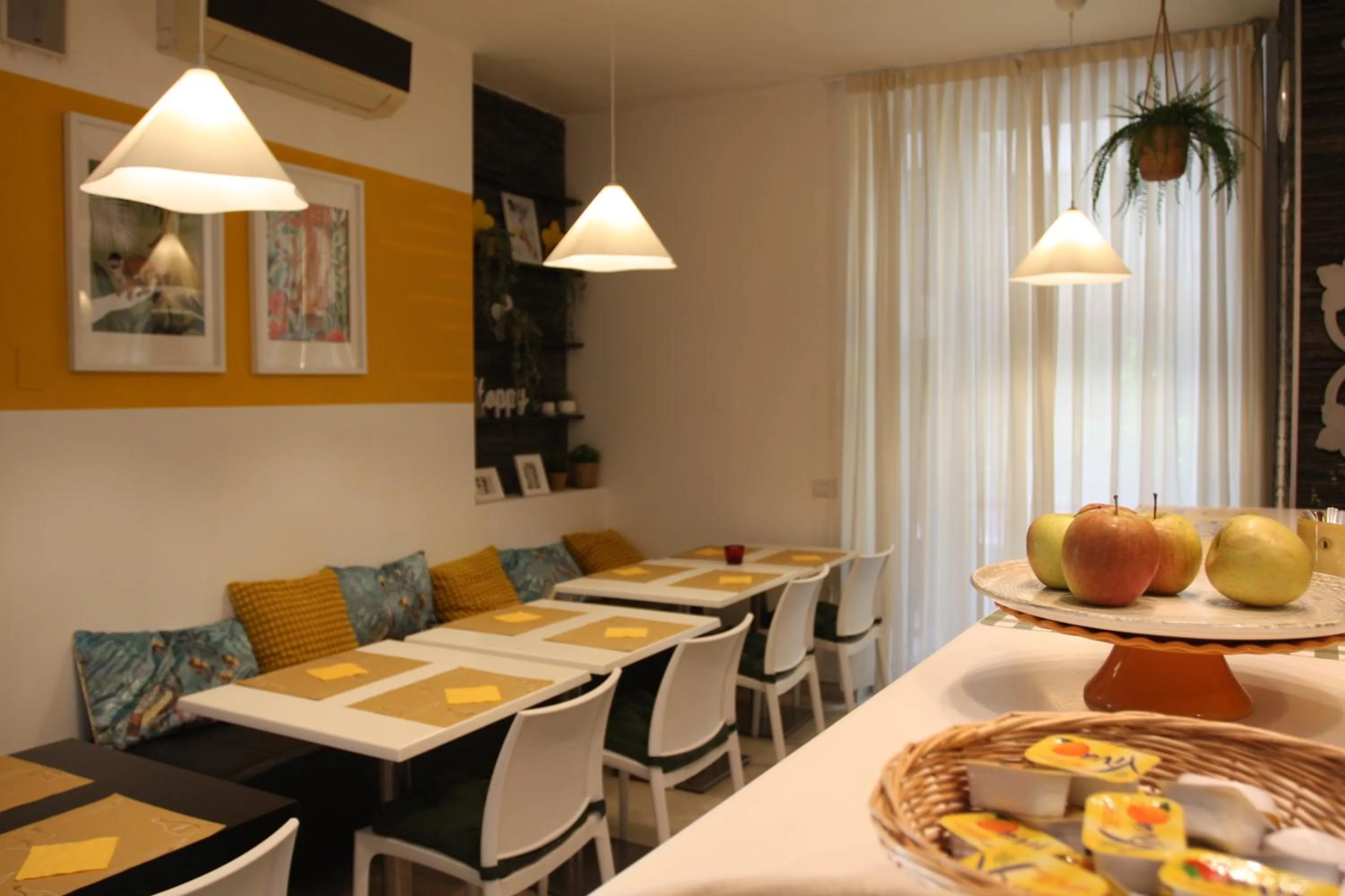 Food and drinks in Happy Hotel Atelier Gardone Riviera Centro & Spa