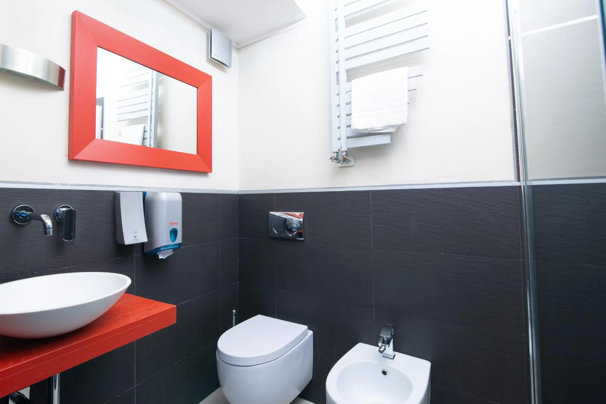 Toilet in Happy Hotel Atelier Gardone Riviera Centro & Spa