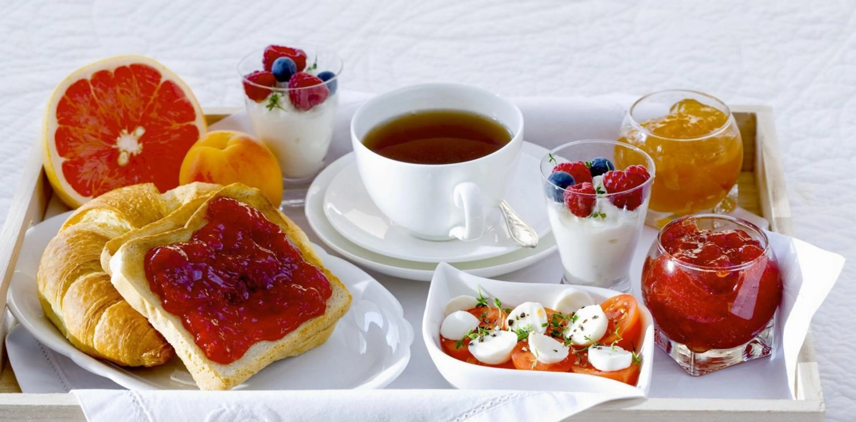 Breakfast in Villa Feluchia Tra Il Mare E Il Vulcano