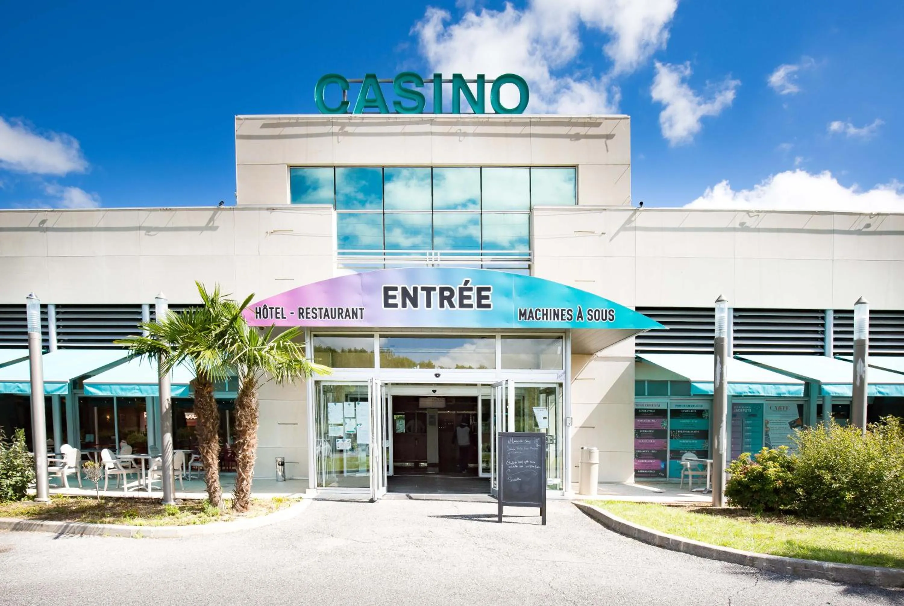 Facade/entrance in Hôtel du Casino de Capvern