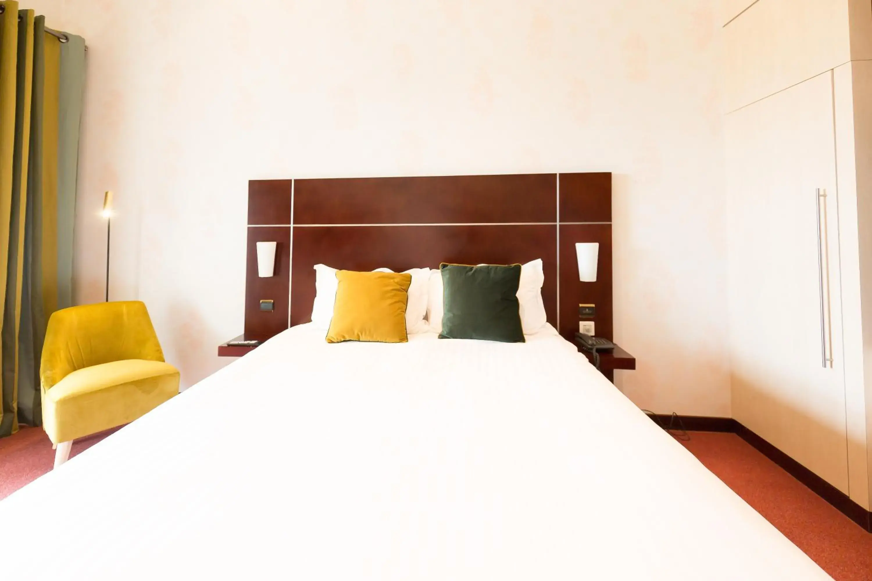 Family Room in Hôtel du Casino de Capvern Family Room in Hôtel du Casino de Capvern