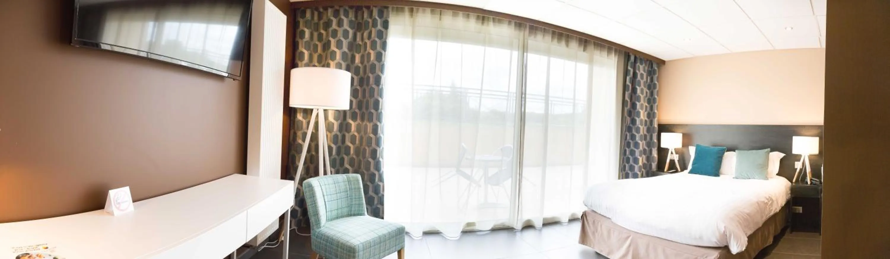 Photo of the whole room, Bed in Hôtel du Casino de Capvern