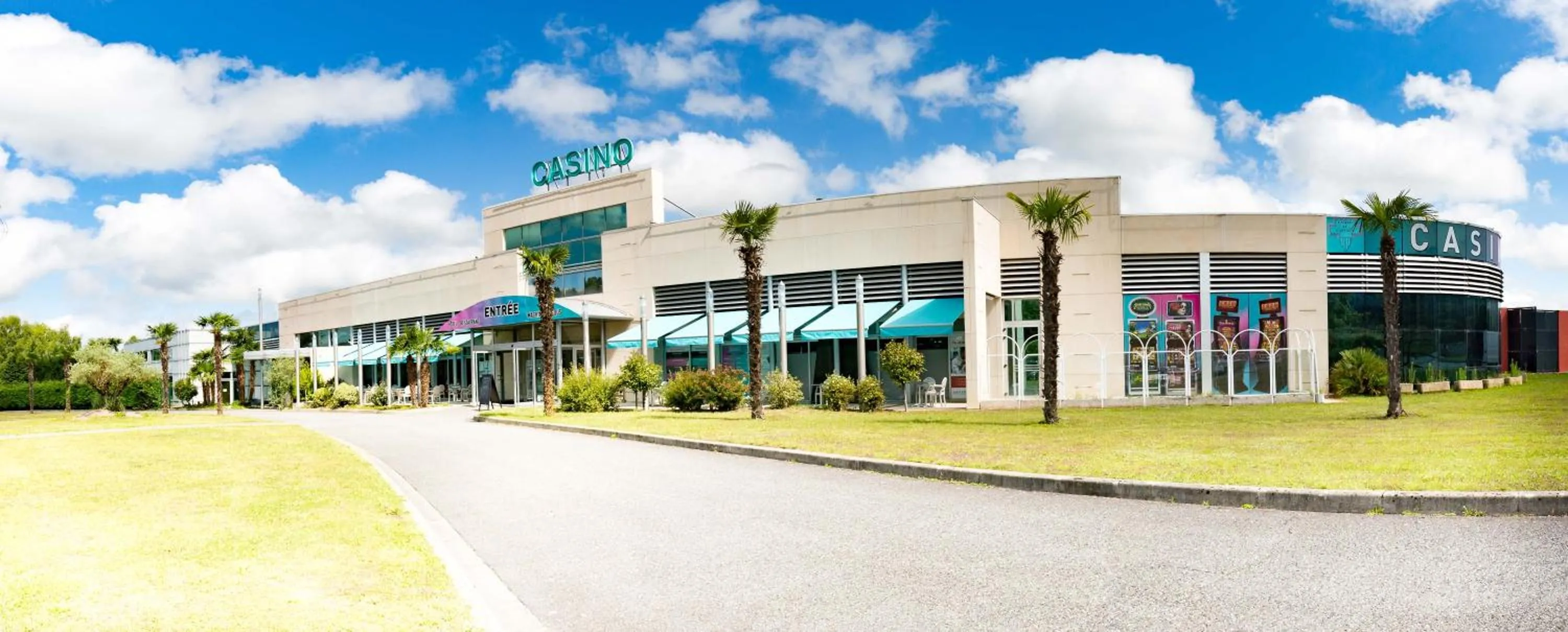 Facade/entrance in Hôtel du Casino de Capvern
