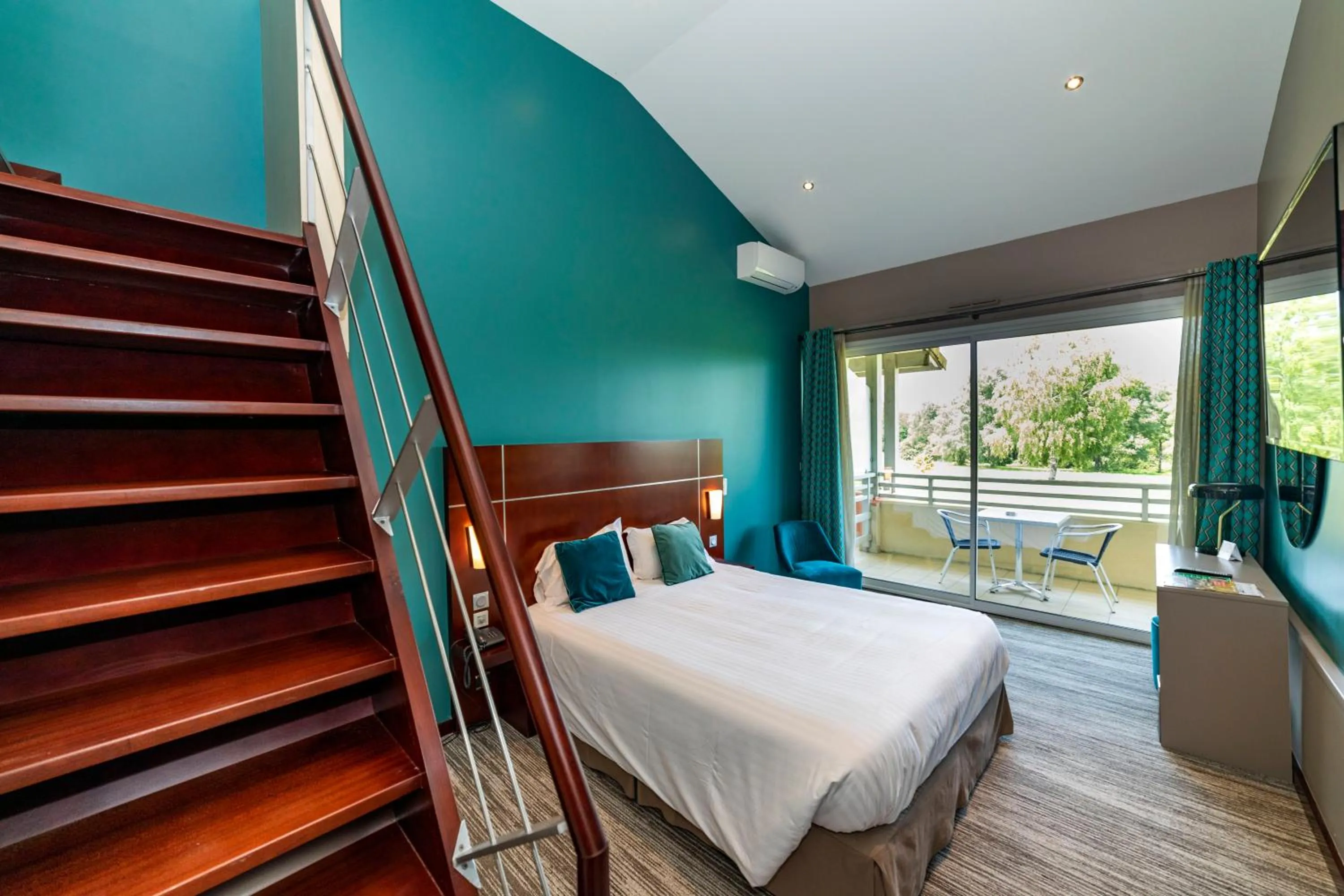 Bed in Hôtel du Casino de Capvern