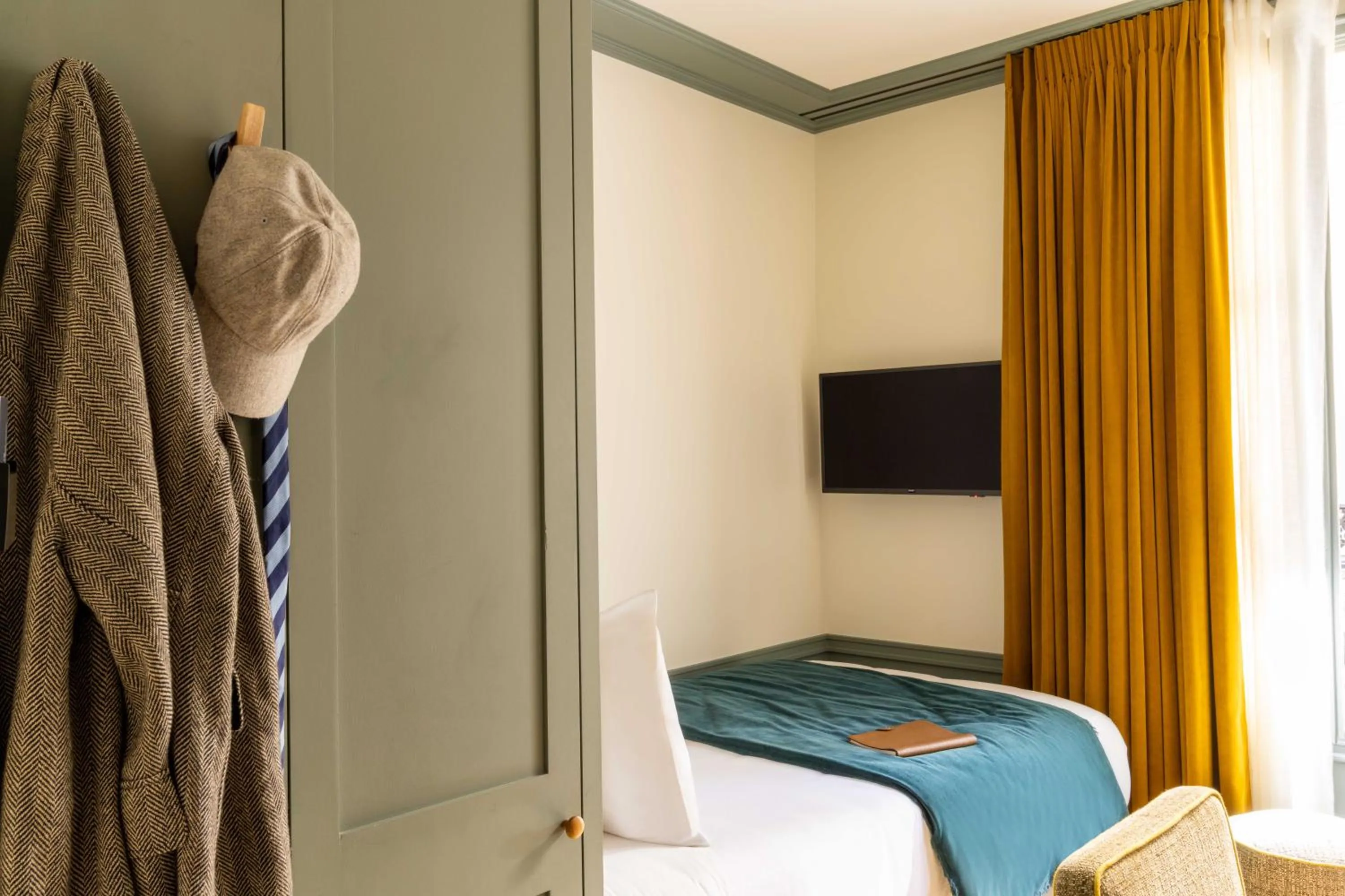 Bedroom, Bed in Hôtel Casimir