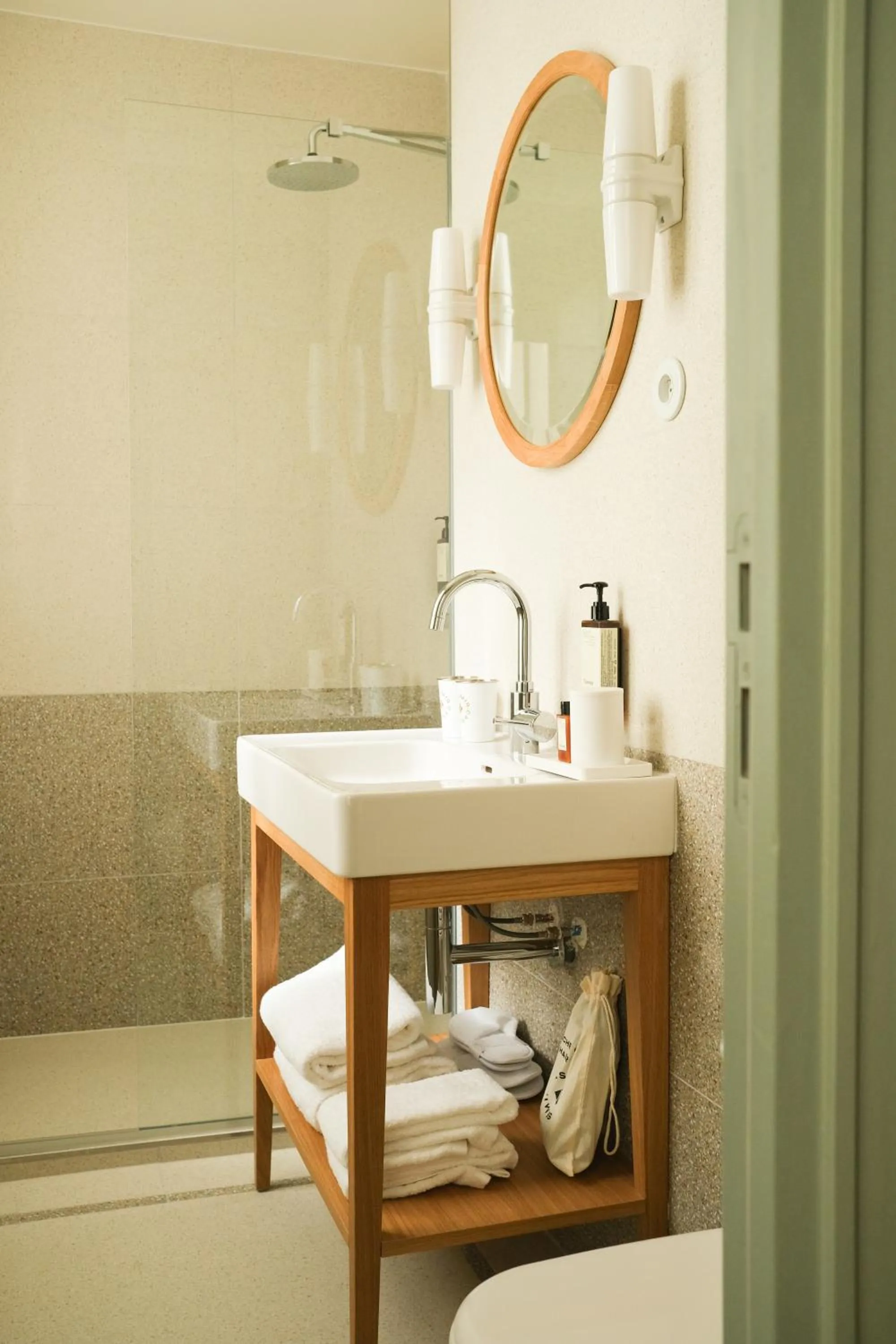 Bathroom in Hôtel Casimir