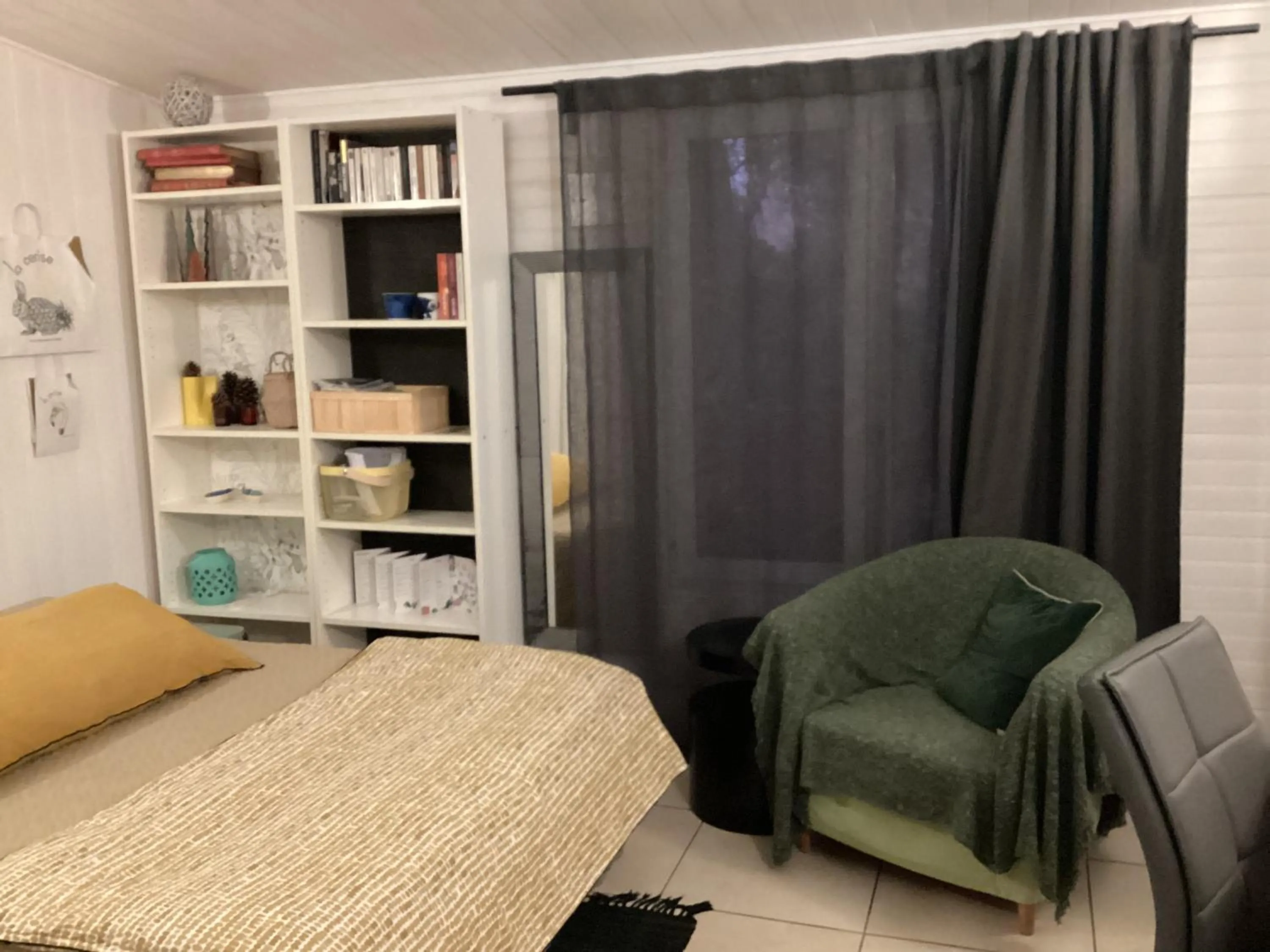 Bed in Maisonnette Nantes