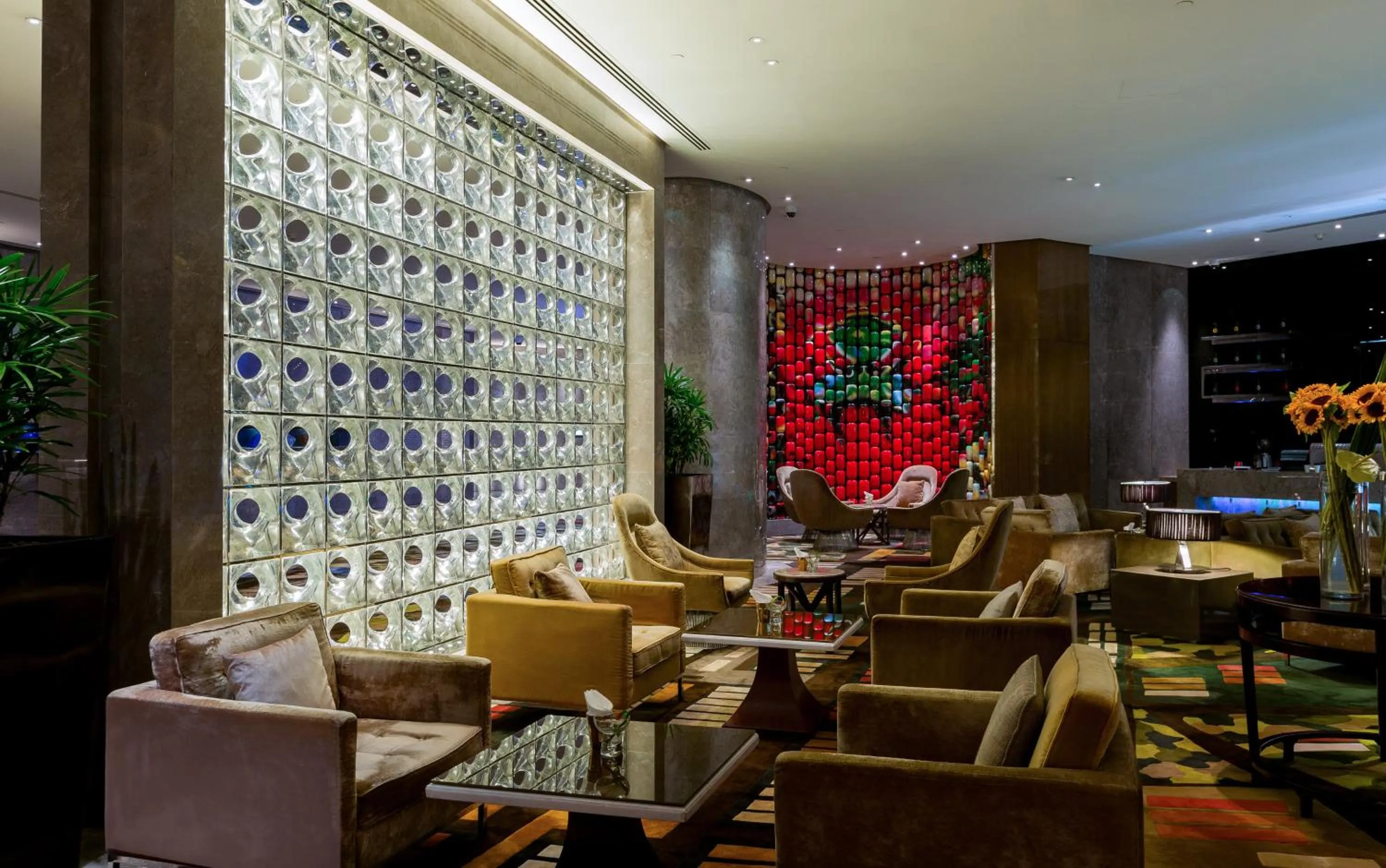 Property building in InterContinental Shanghai Expo by IHG - Huangpu Riverview, 3KM to the Bund & Lujiazui, Near 2 Major Exhibition Centers, Onsite Currency Exchange