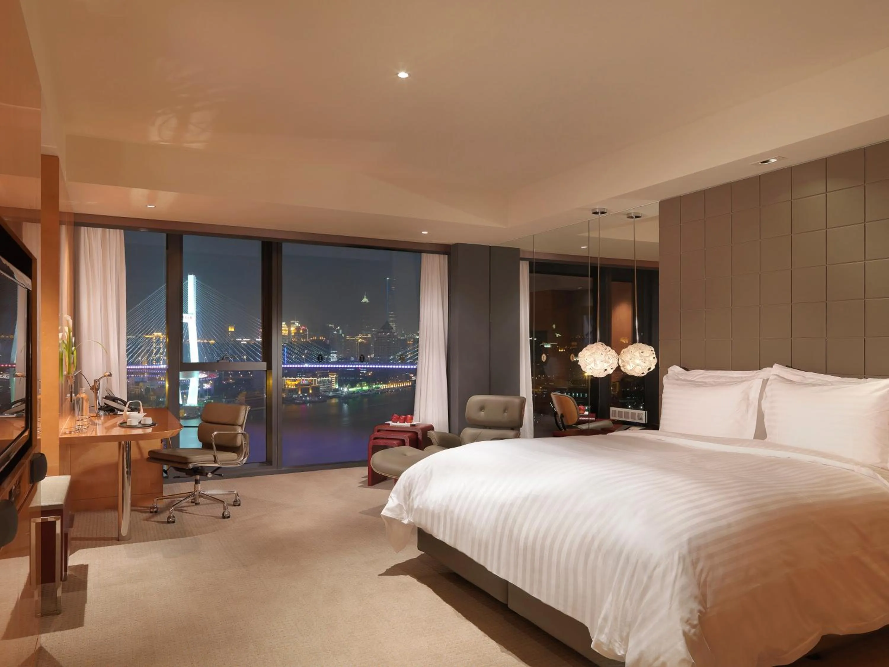 Bedroom, Bed in InterContinental Shanghai Expo by IHG - Huangpu Riverview, 3KM to the Bund & Lujiazui, Near 2 Major Exhibition Centers, Onsite Currency Exchange