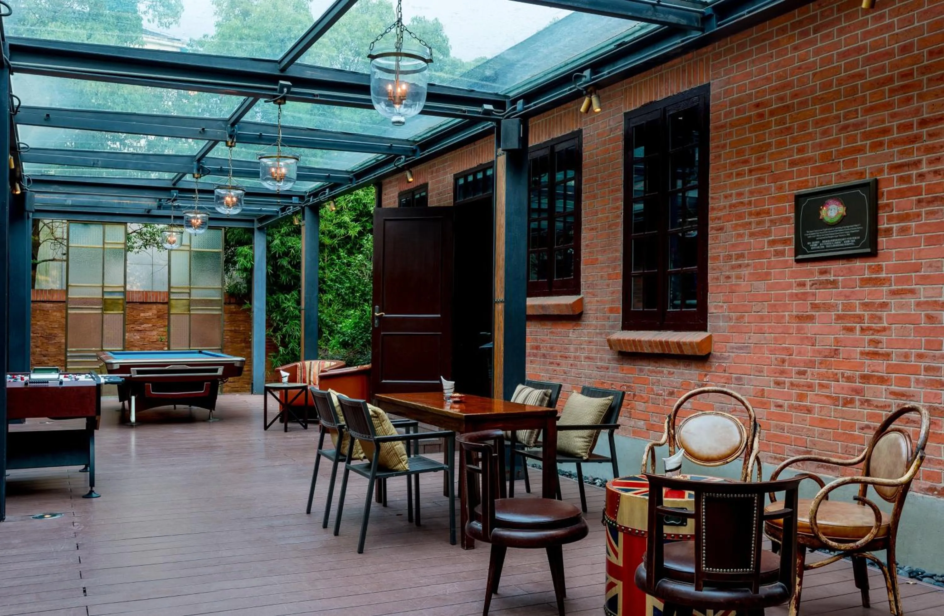 Lounge or bar in InterContinental Shanghai Expo by IHG - Huangpu Riverview, 3KM to the Bund & Lujiazui, Near 2 Major Exhibition Centers, Onsite Currency Exchange