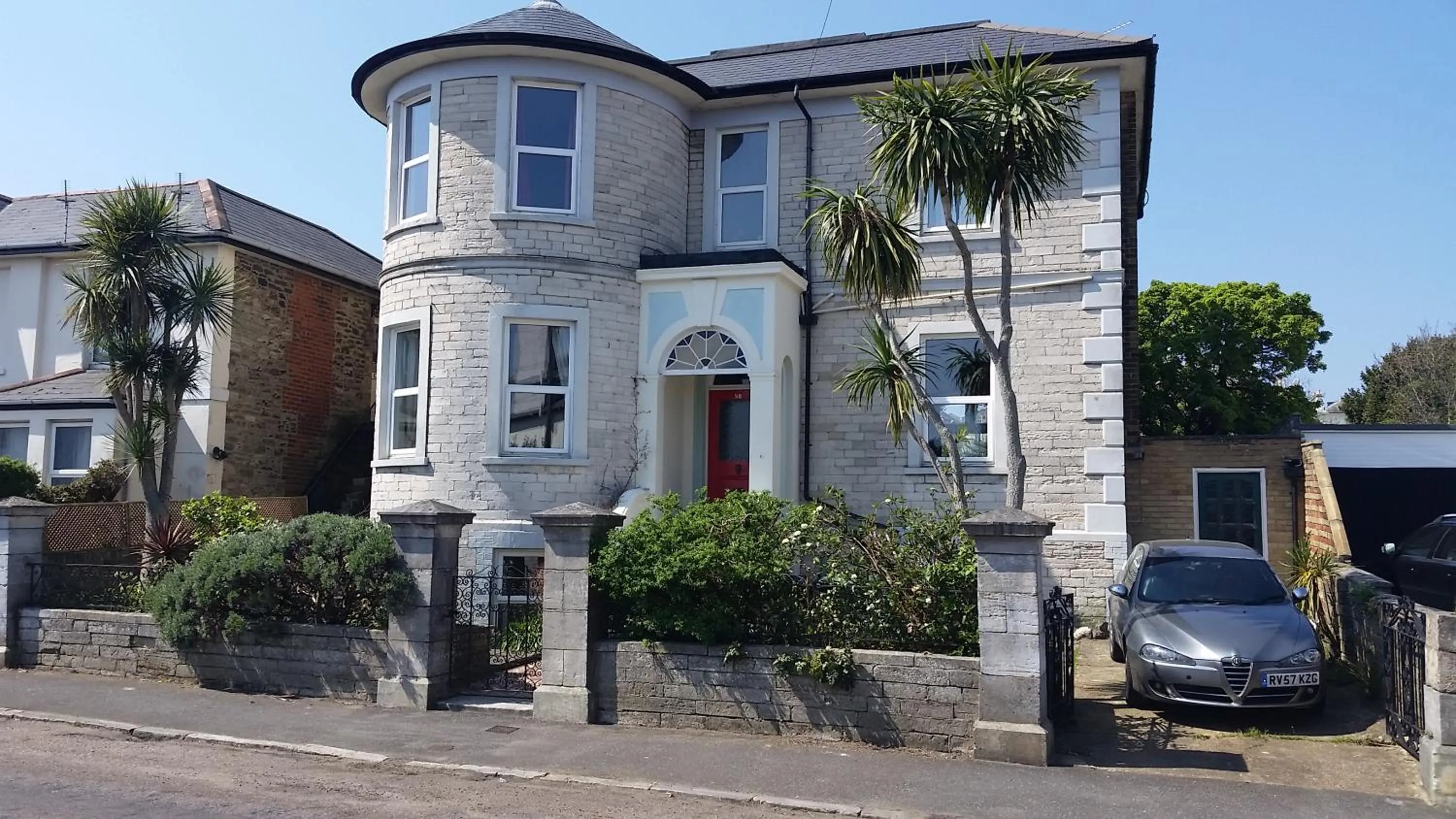 Facade/entrance in Grantham House