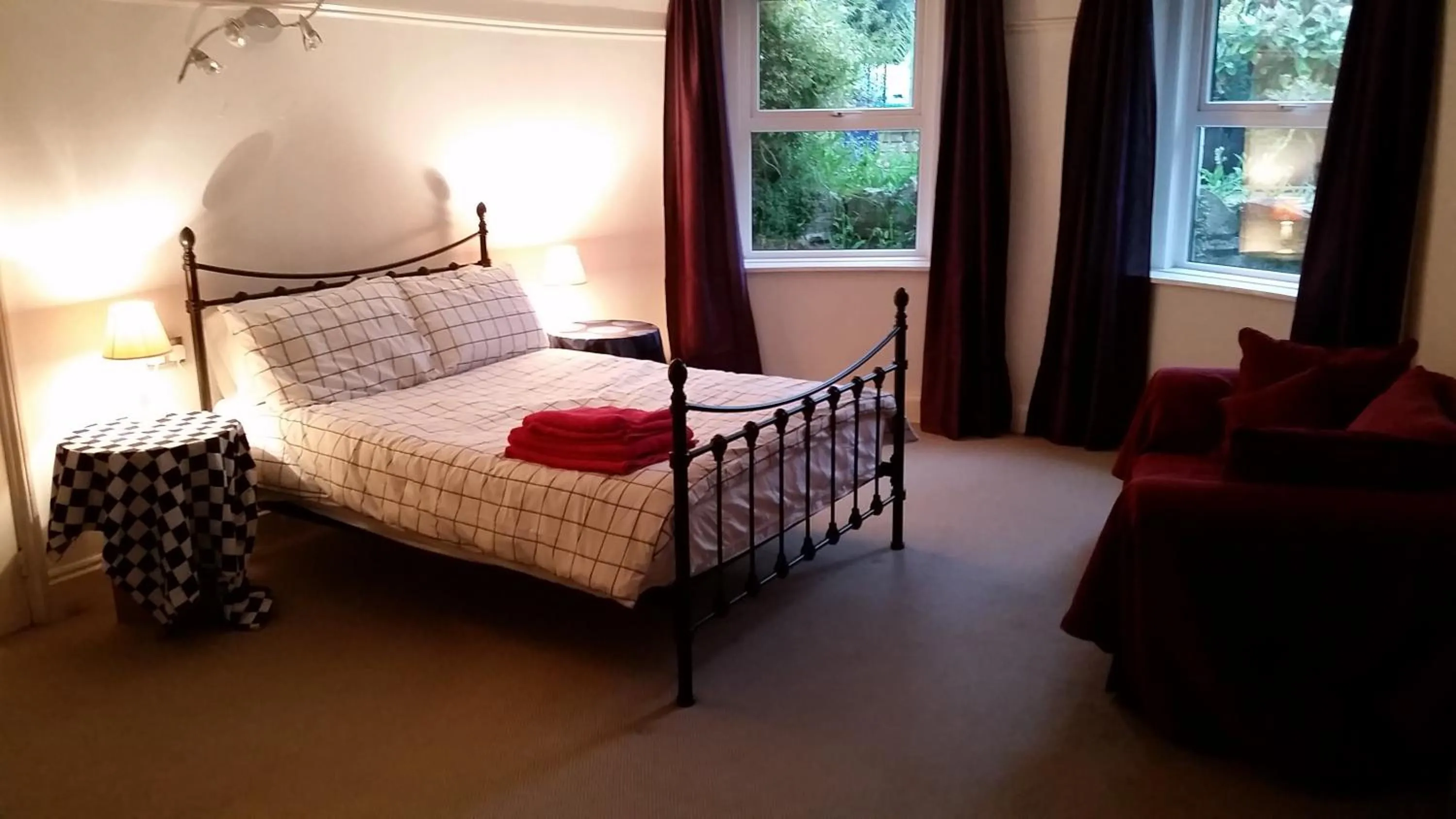 Photo of the whole room, Bed in Grantham House