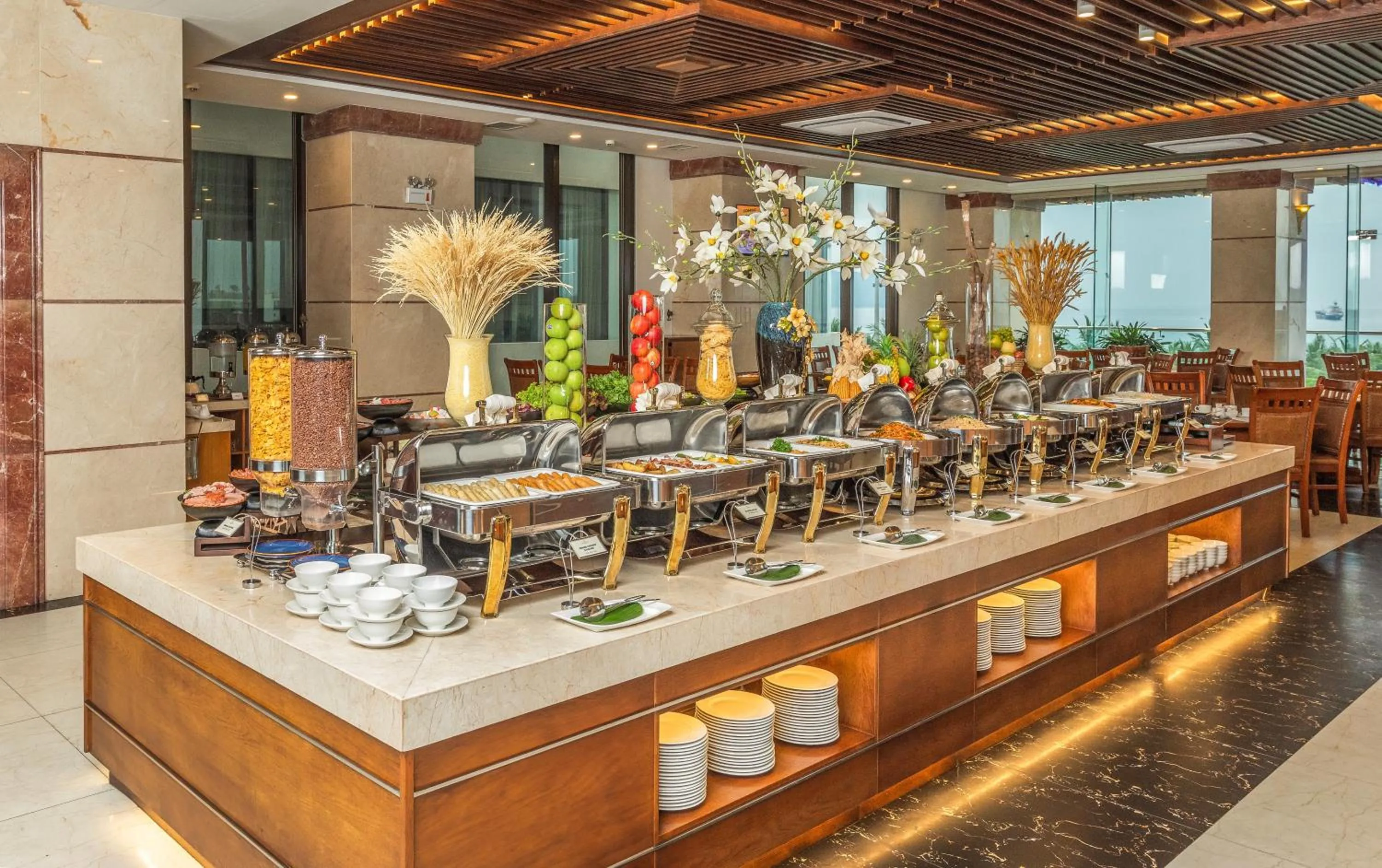 Restaurant/places to eat in Mandila Beach Hotel Danang