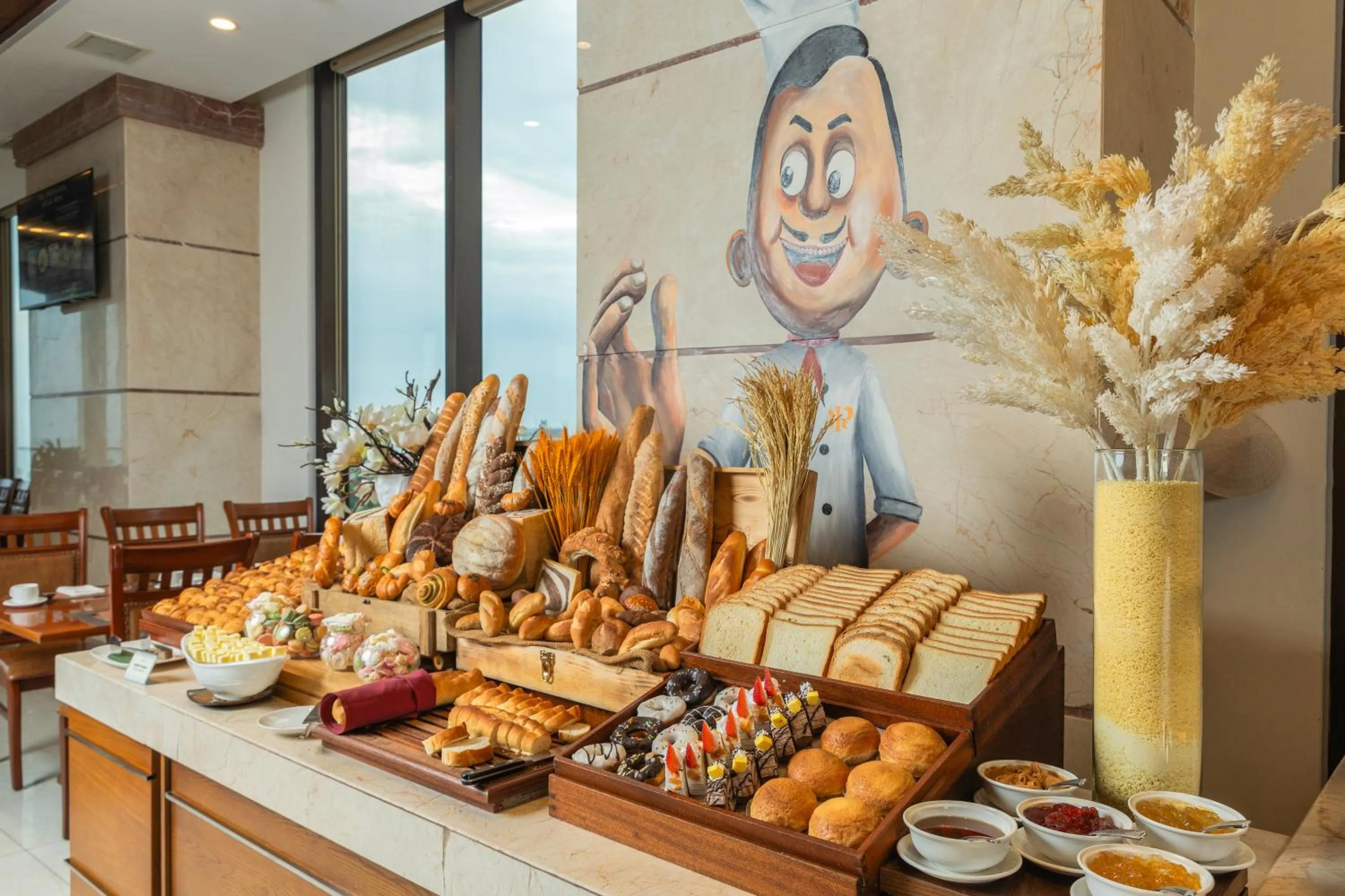 Restaurant/places to eat in Mandila Beach Hotel Danang