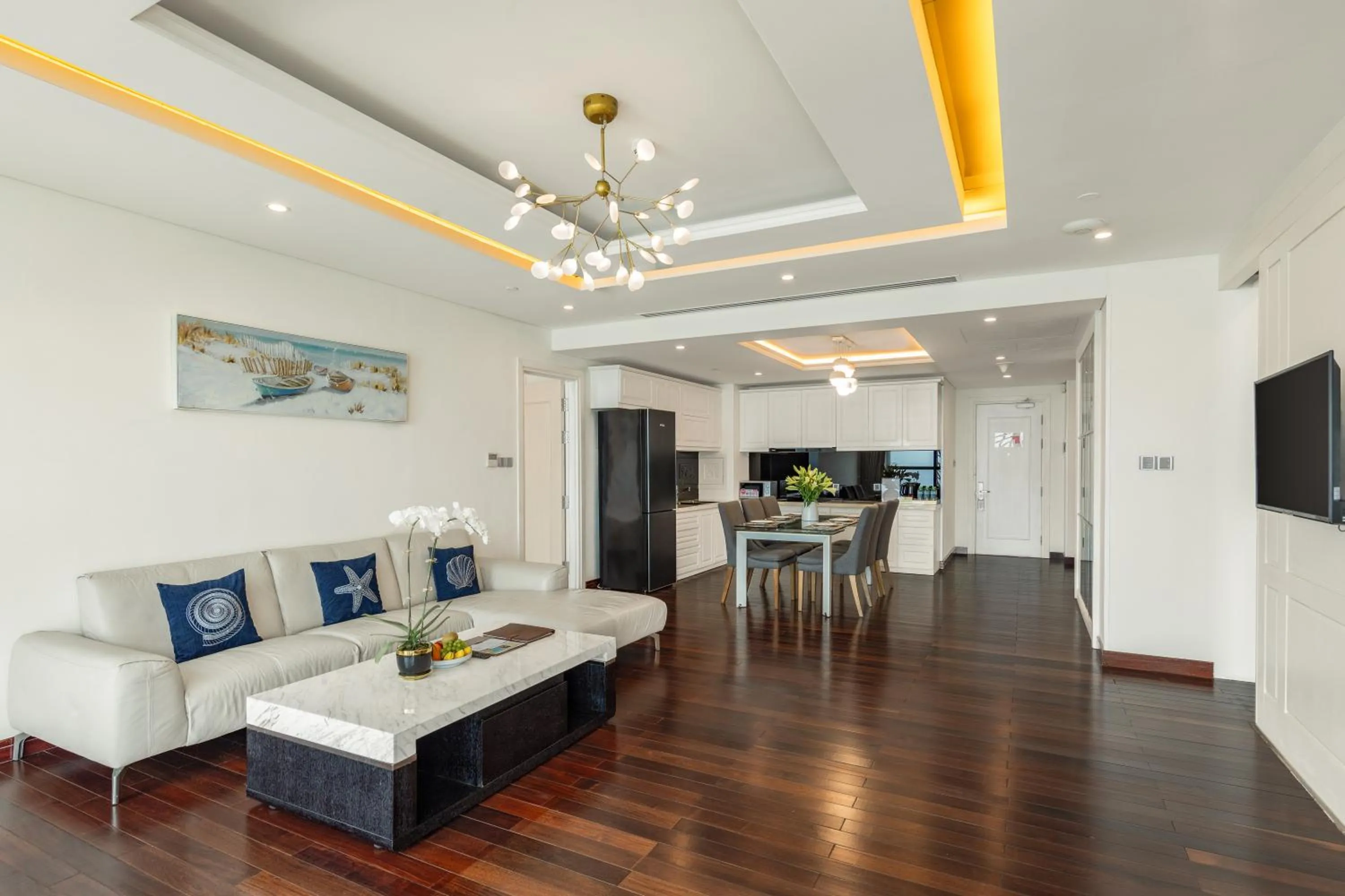 Communal lounge/ TV room in Mandila Beach Hotel Danang