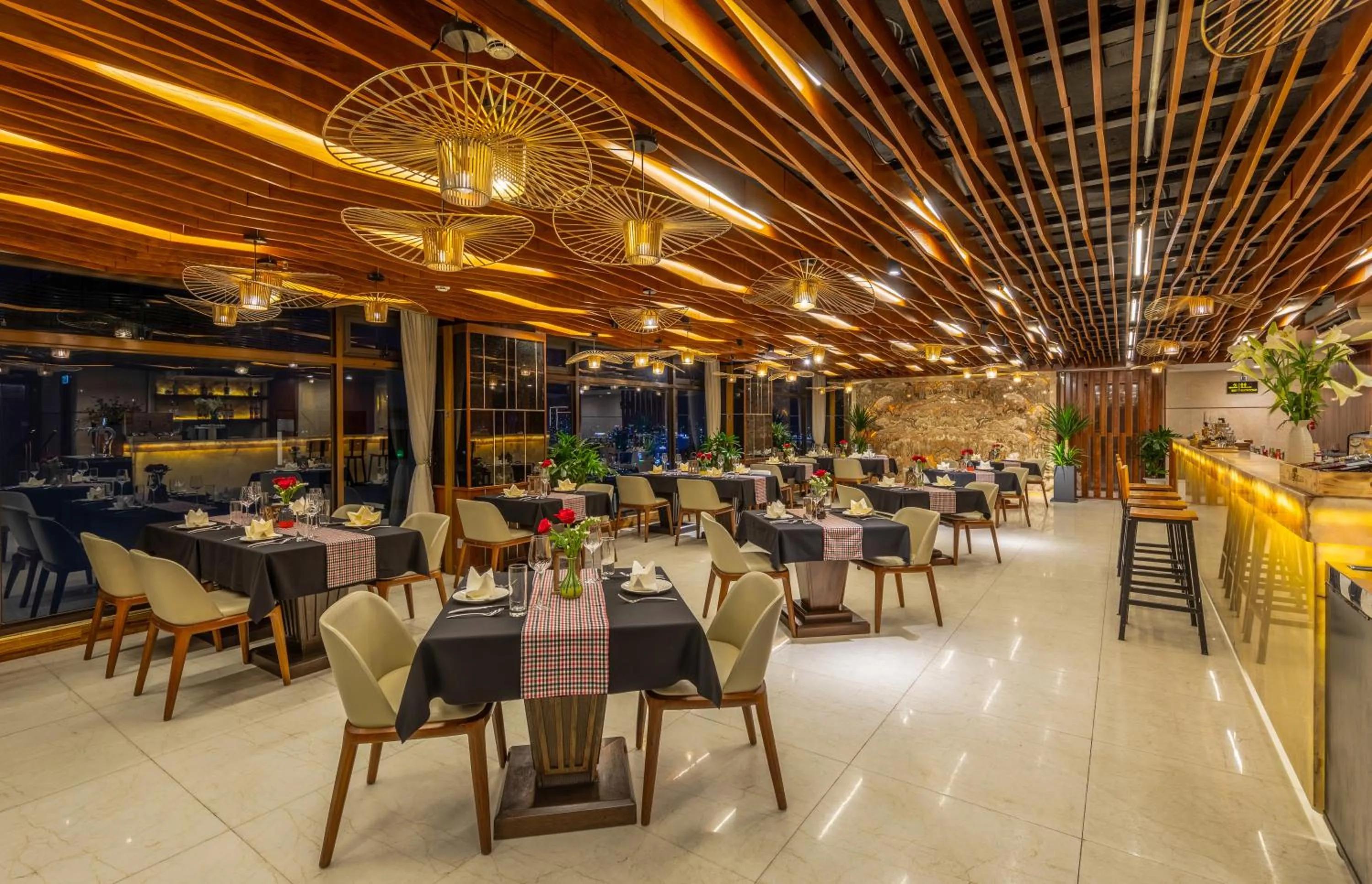 Restaurant/places to eat in Mandila Beach Hotel Danang