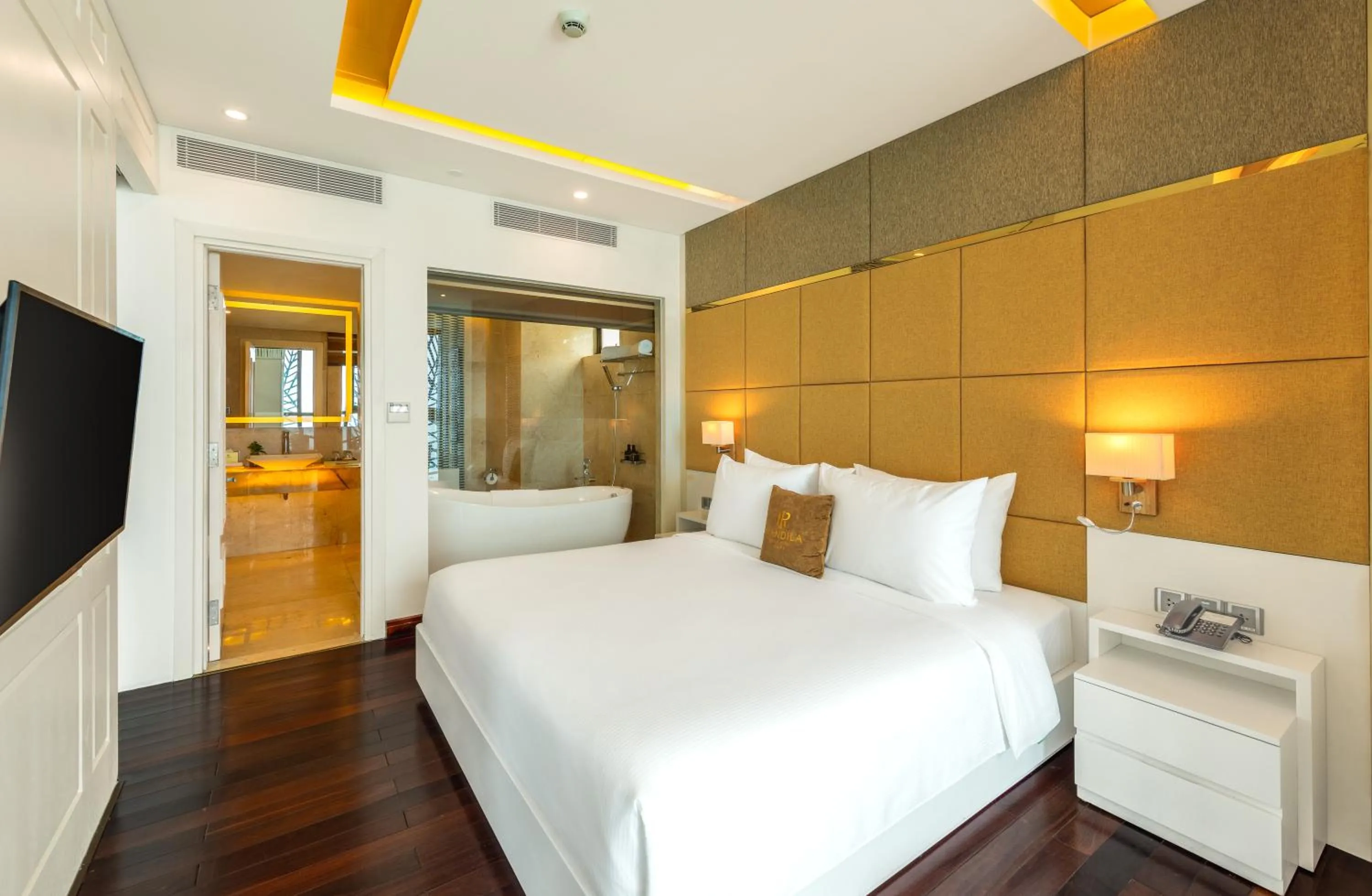 Communal lounge/ TV room, Bed in Mandila Beach Hotel Danang