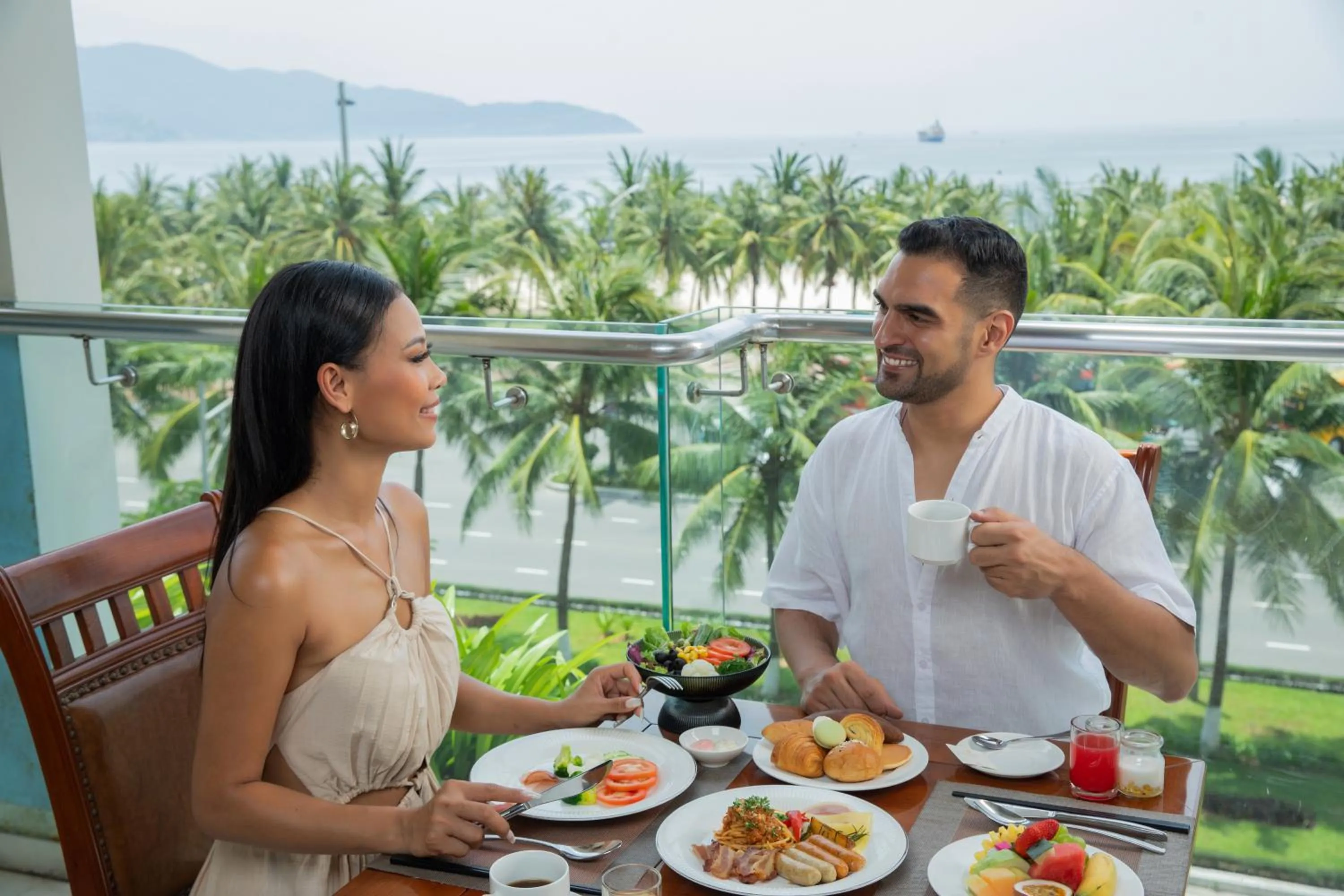 Restaurant/places to eat in Mandila Beach Hotel Danang