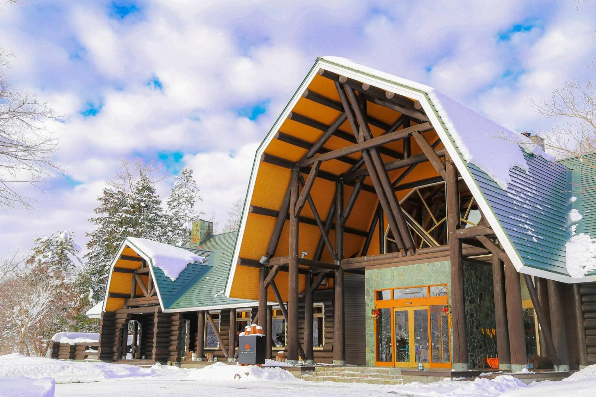 Log Hotel The Maple Lodge