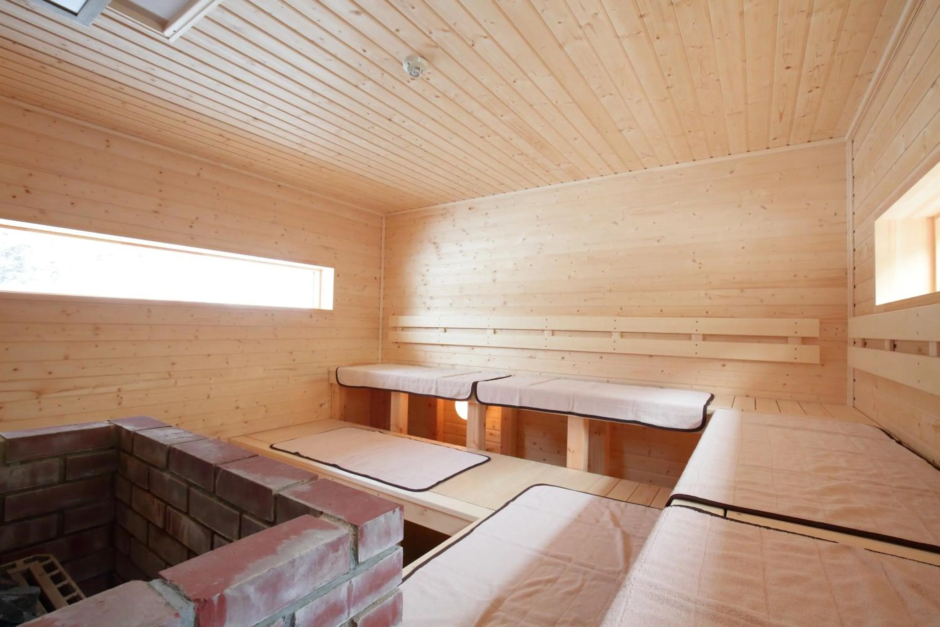 Bed in Log Hotel The Maple Lodge