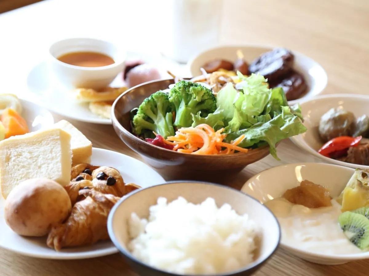 Breakfast in Log Hotel The Maple Lodge