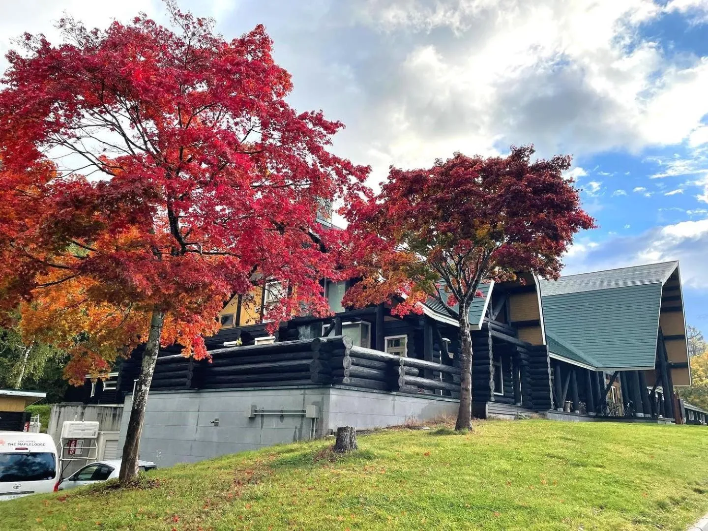 Log Hotel The Maple Lodge
