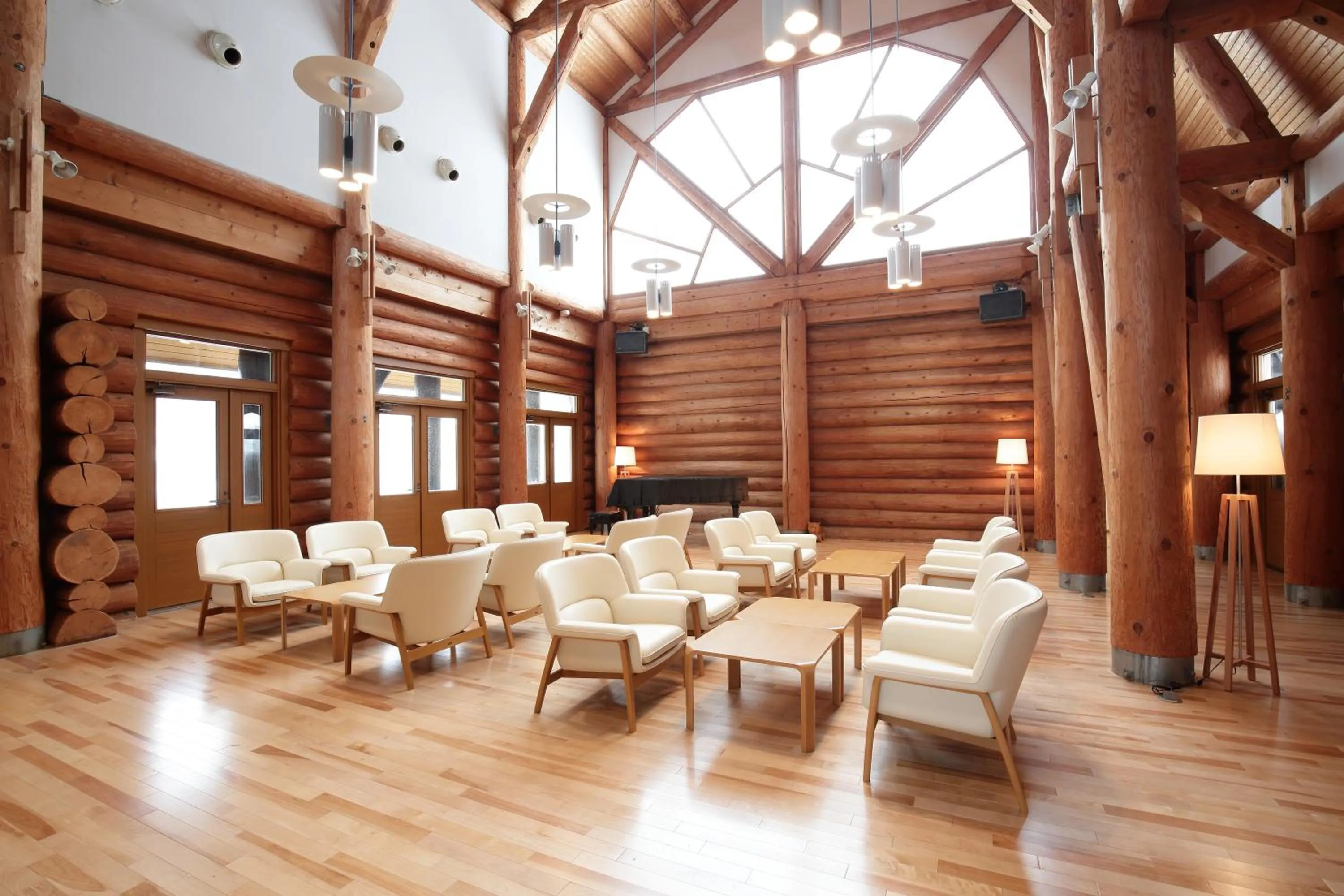 Log Hotel The Maple Lodge