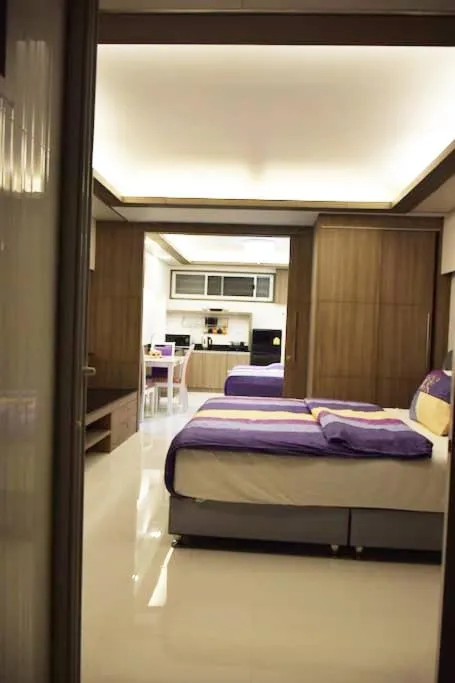 Property building, Bed in Family Suite Room Pratunam