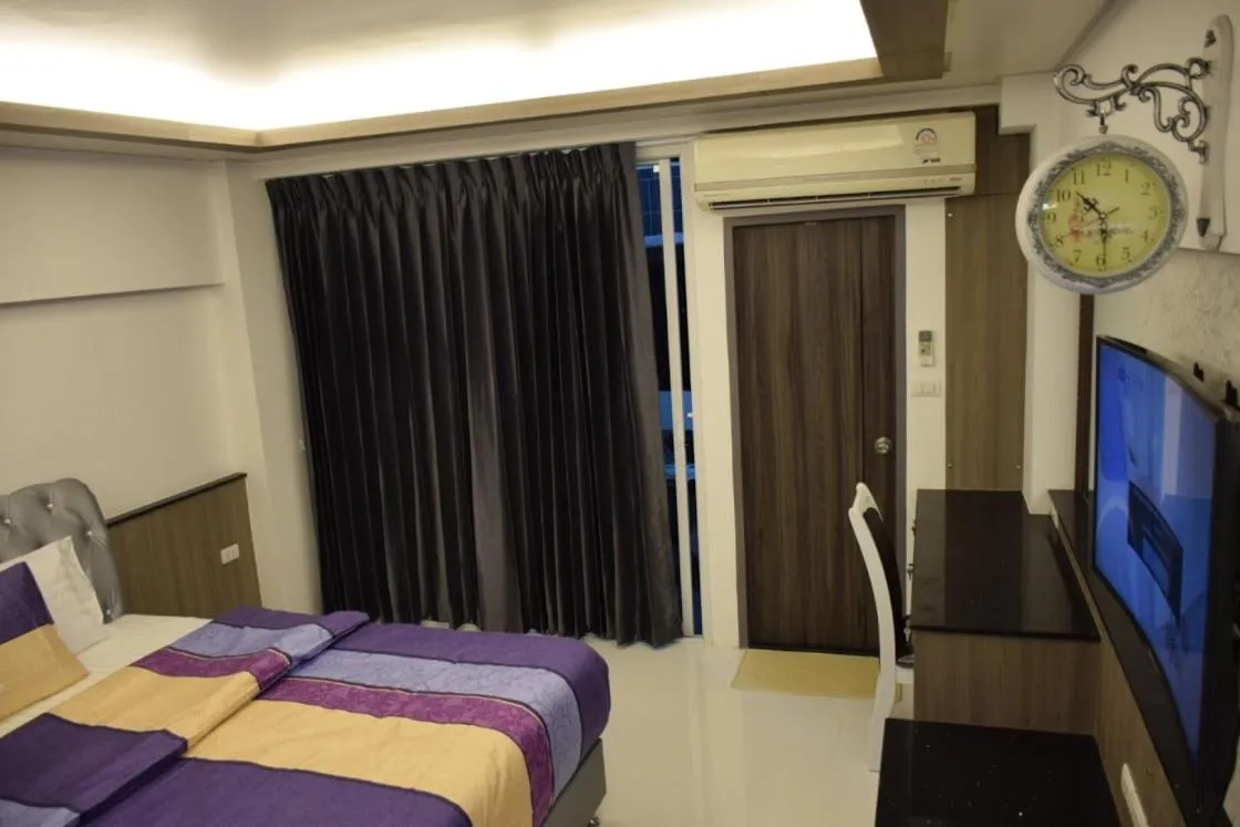 Bed in Family Suite Room Pratunam