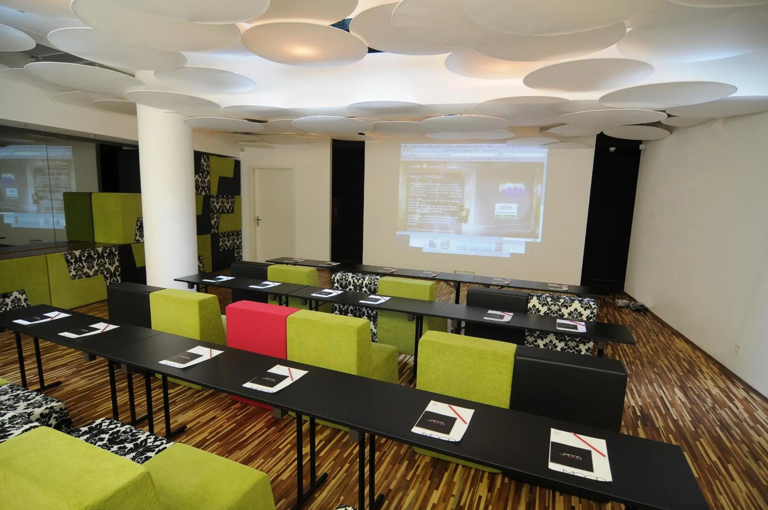 Business facilities in MOODs boutique hotel