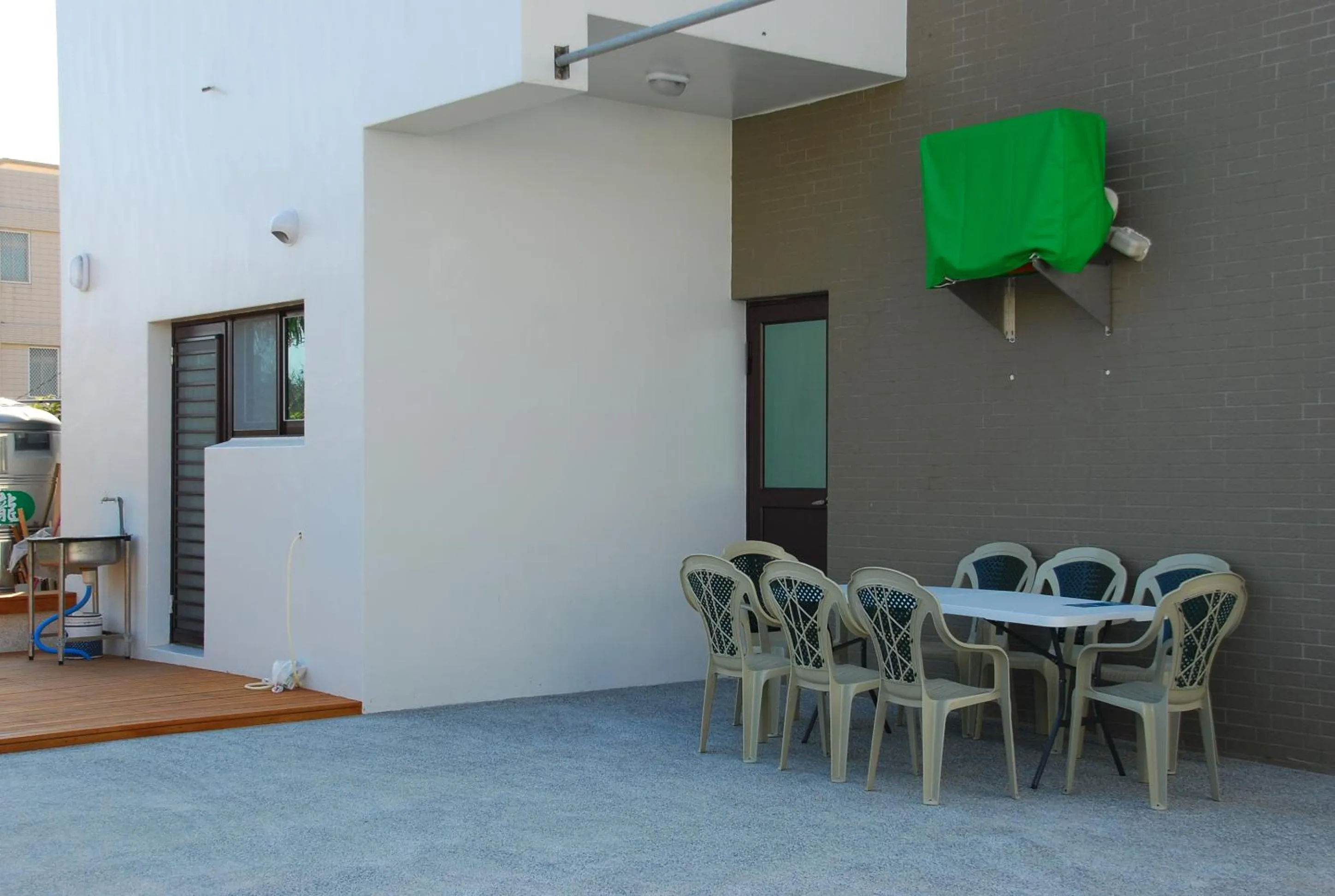 Property building in Lucky Bear Guesthouse