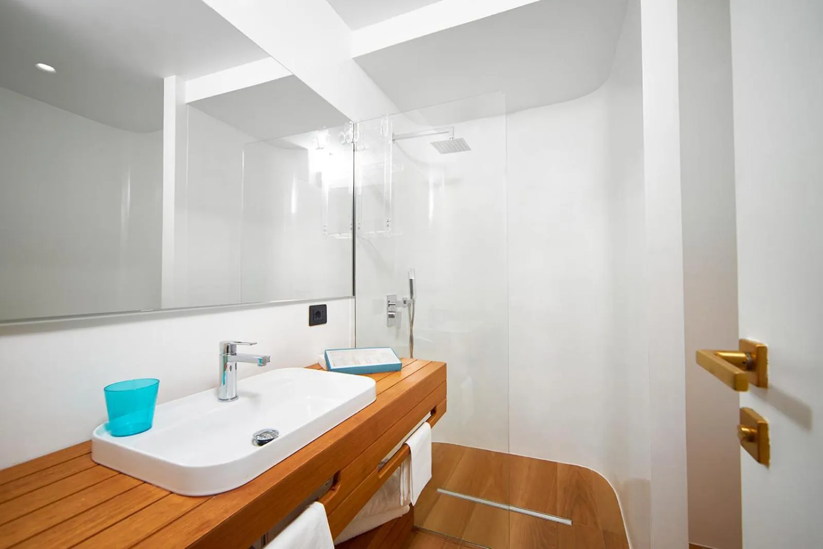 Shower in Approdo Resort Thalasso Spa