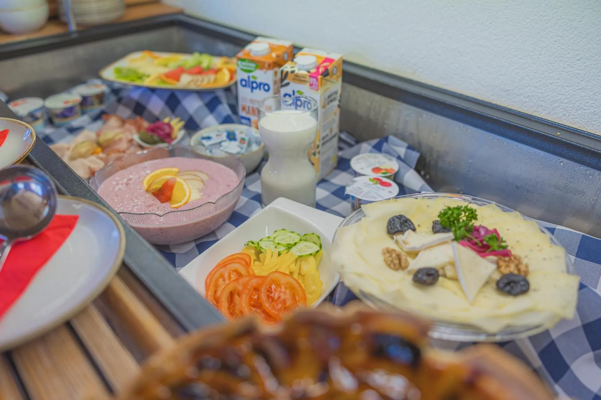 Buffet breakfast in Alpinhotel Bort