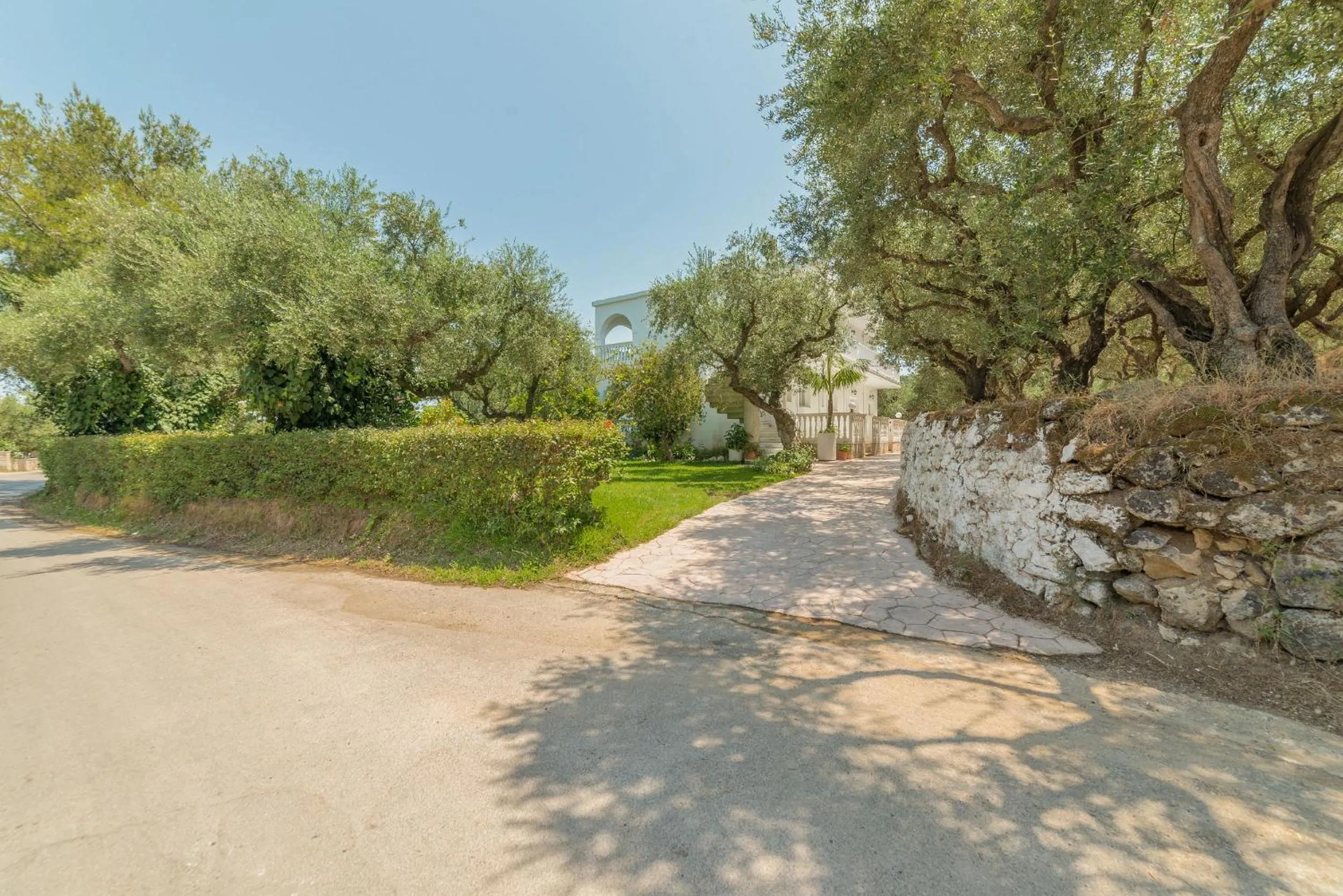 Facade/entrance in Ruassi Studios