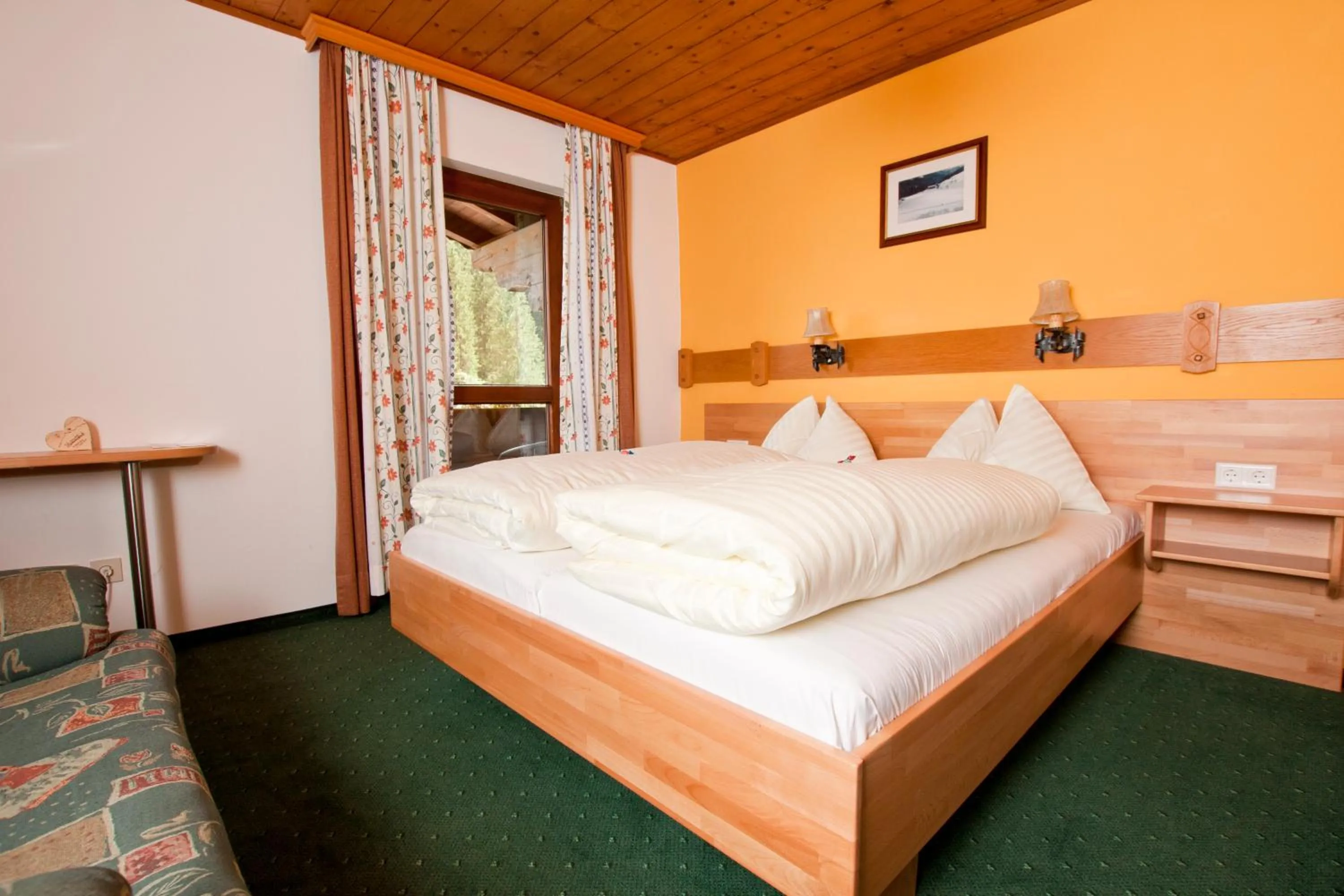 Budget Double Room in Berghotel Lämmerhof