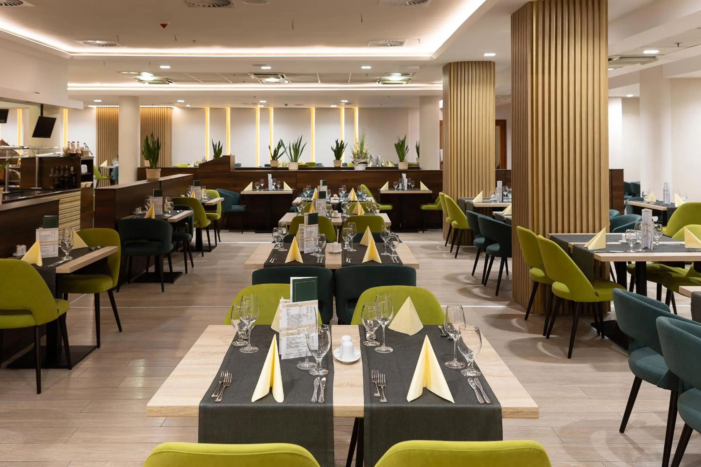 Restaurant/places to eat in Hotel Karos Spa