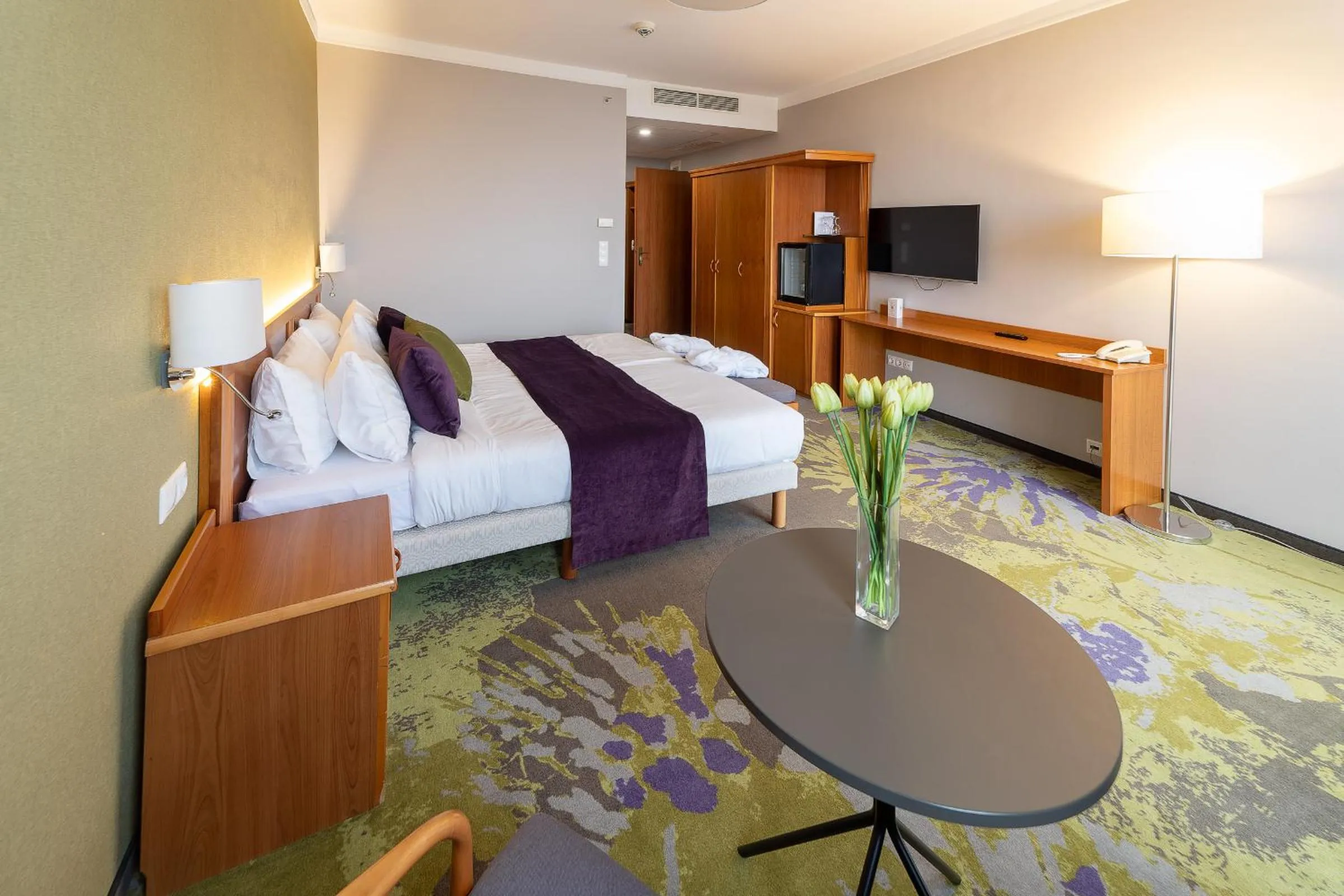 Bed in Hotel Karos Spa