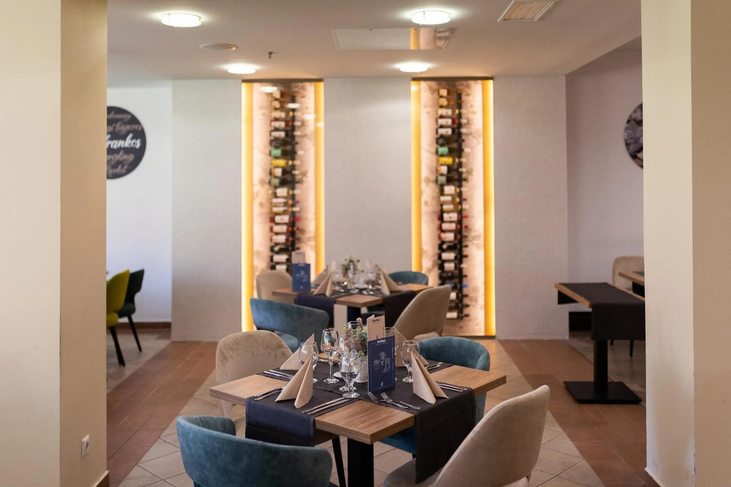 Restaurant/places to eat in Hotel Karos Spa