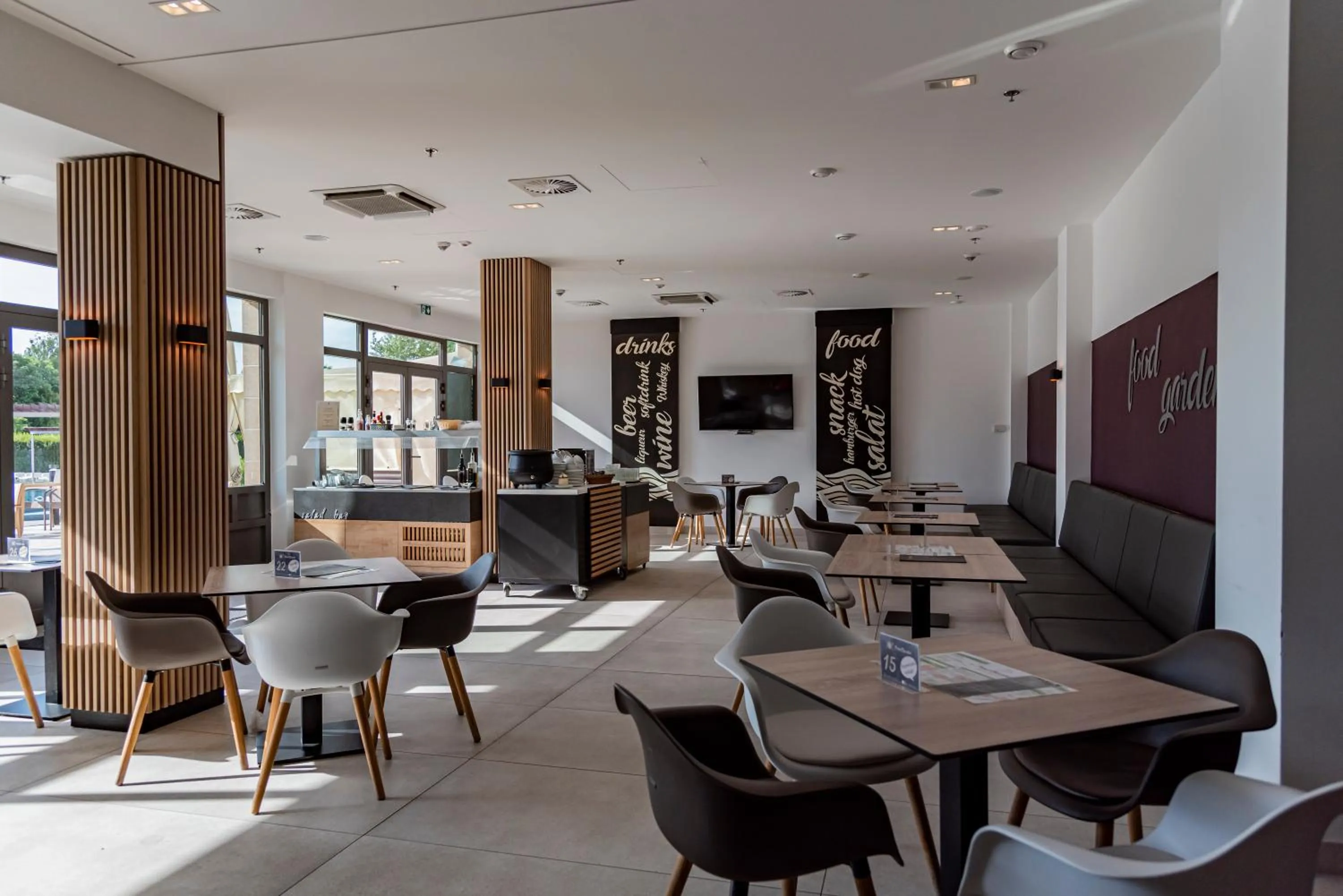 Restaurant/places to eat in Hotel Karos Spa