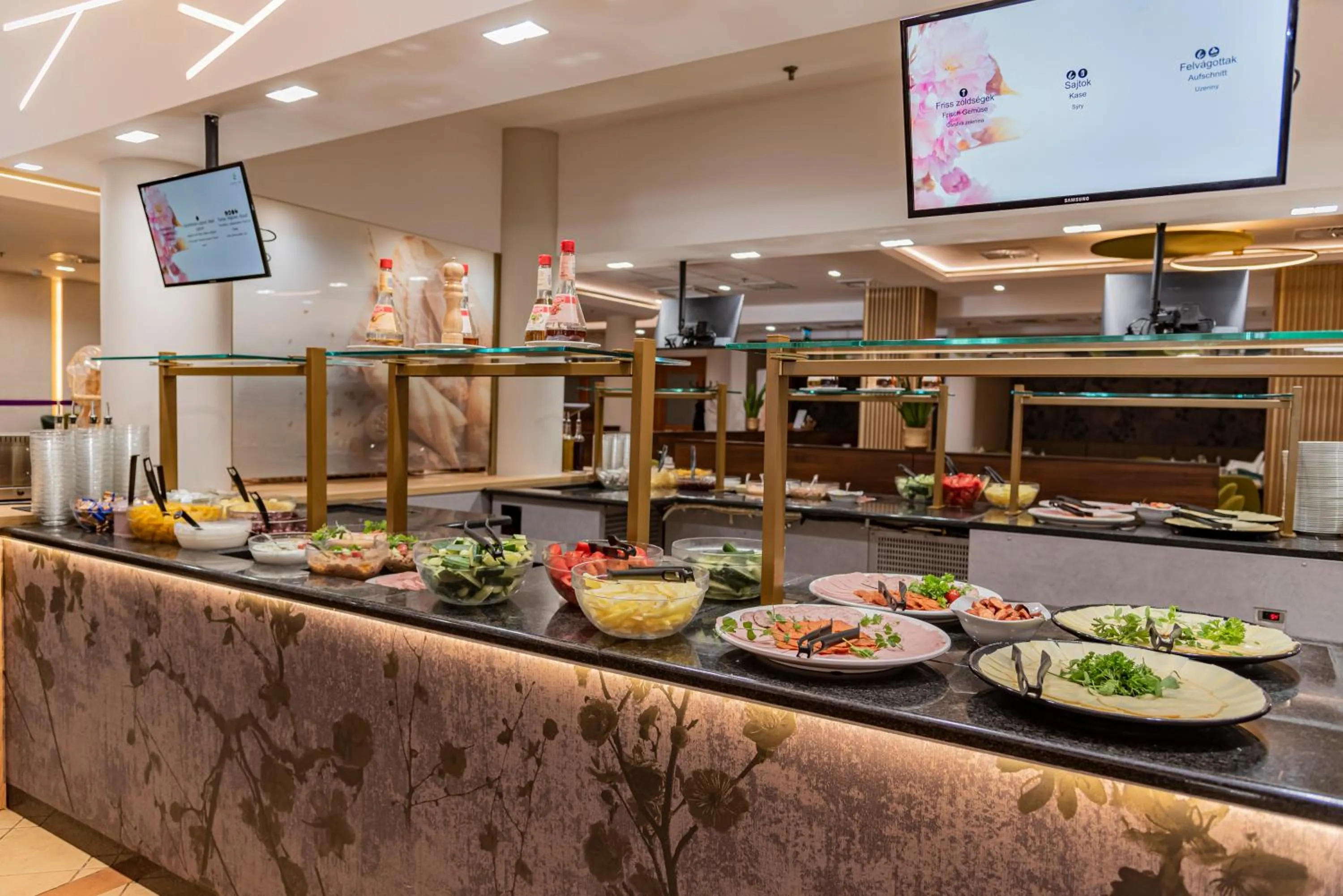 Restaurant/places to eat in Hotel Karos Spa